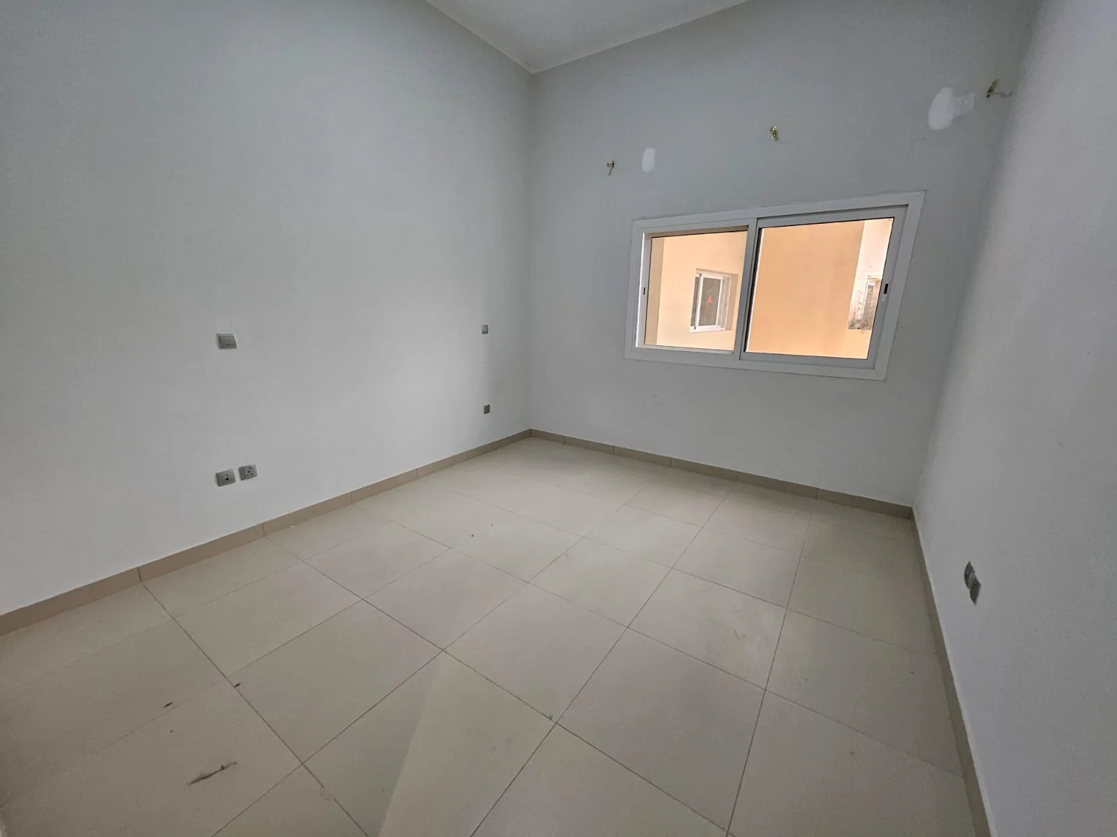 CLASSIC 1BEDROOM SEMI FURNISHED WITH BIG TERRACE