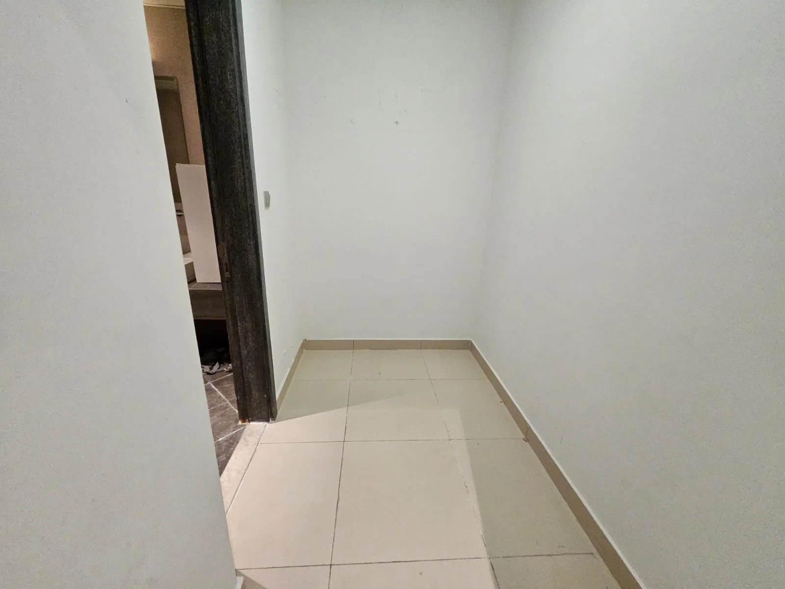 CLASSIC 1BEDROOM SEMI FURNISHED WITH BIG TERRACE