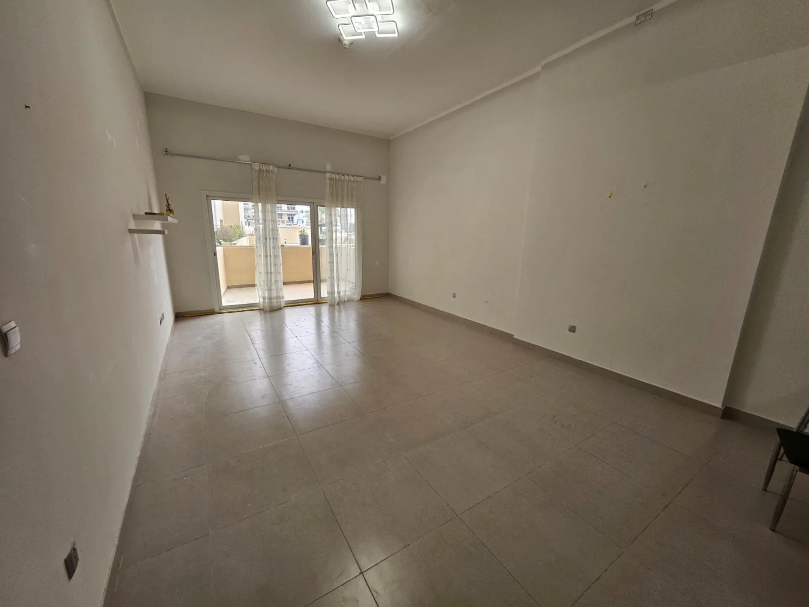 CLASSIC 1BEDROOM SEMI FURNISHED WITH BIG TERRACE