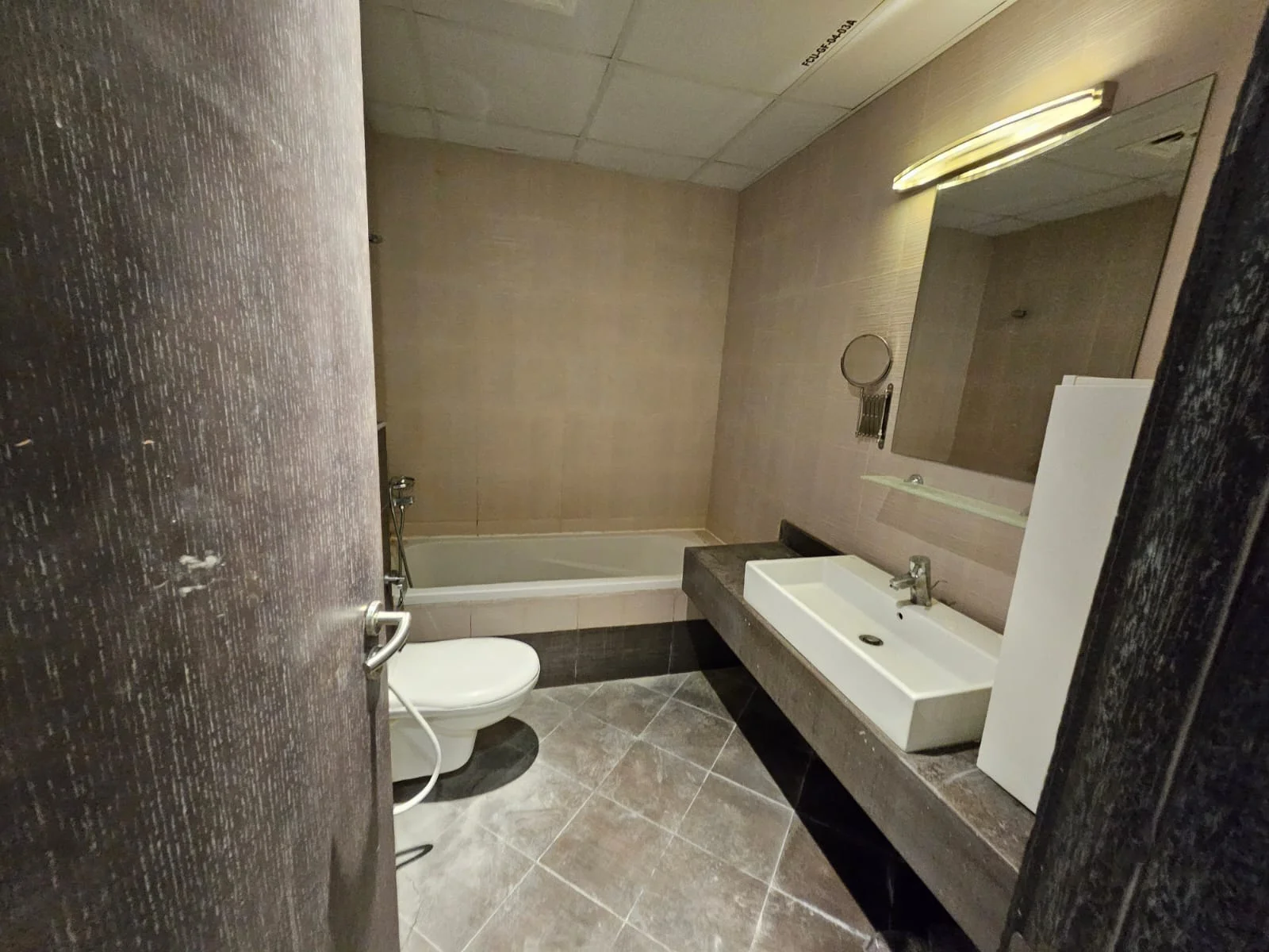 CLASSIC 1BEDROOM SEMI FURNISHED WITH BIG TERRACE
