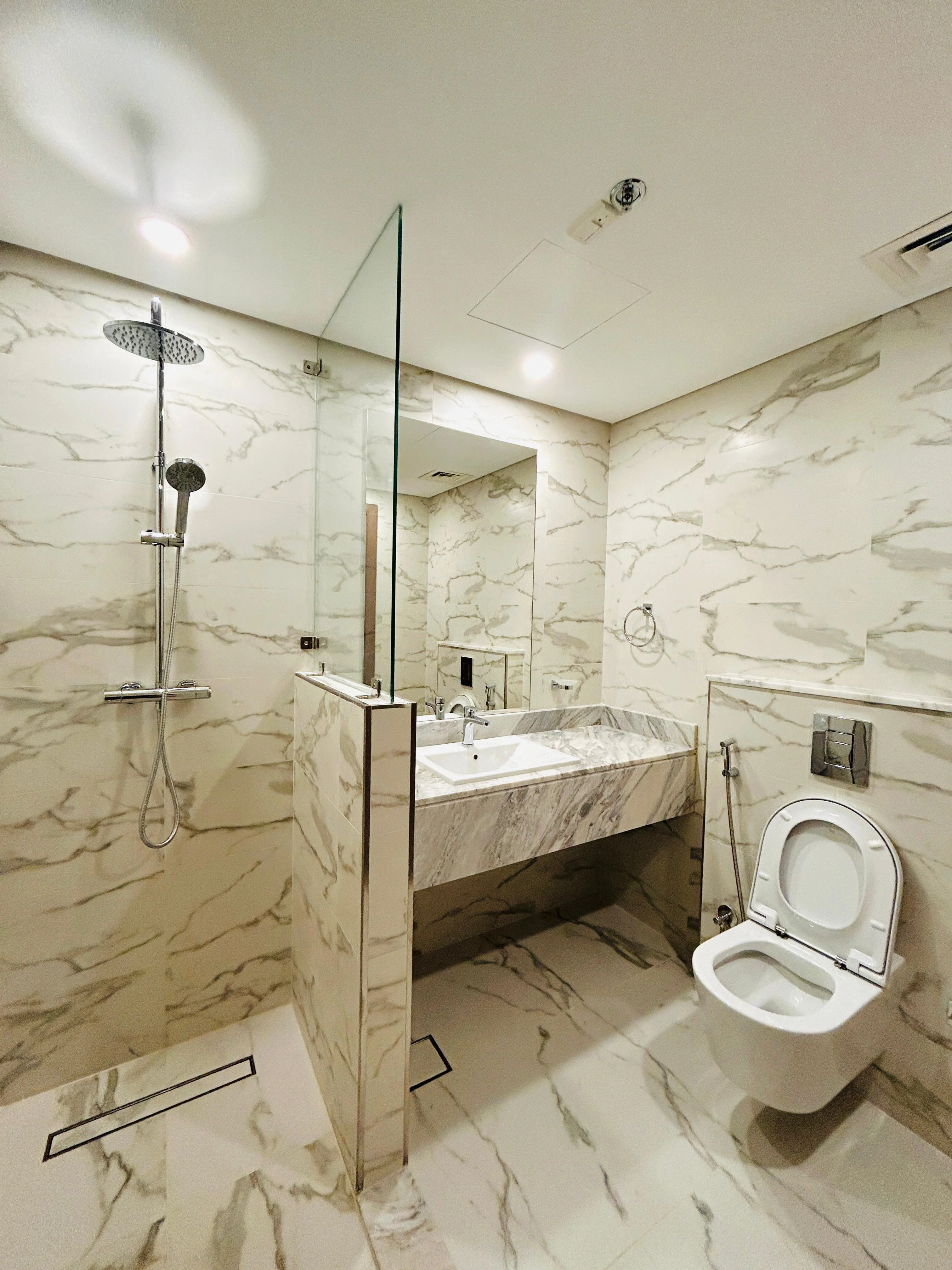 BRAND NEW 2 BEDROOM FULLY FURNISHED WITH BALCONY