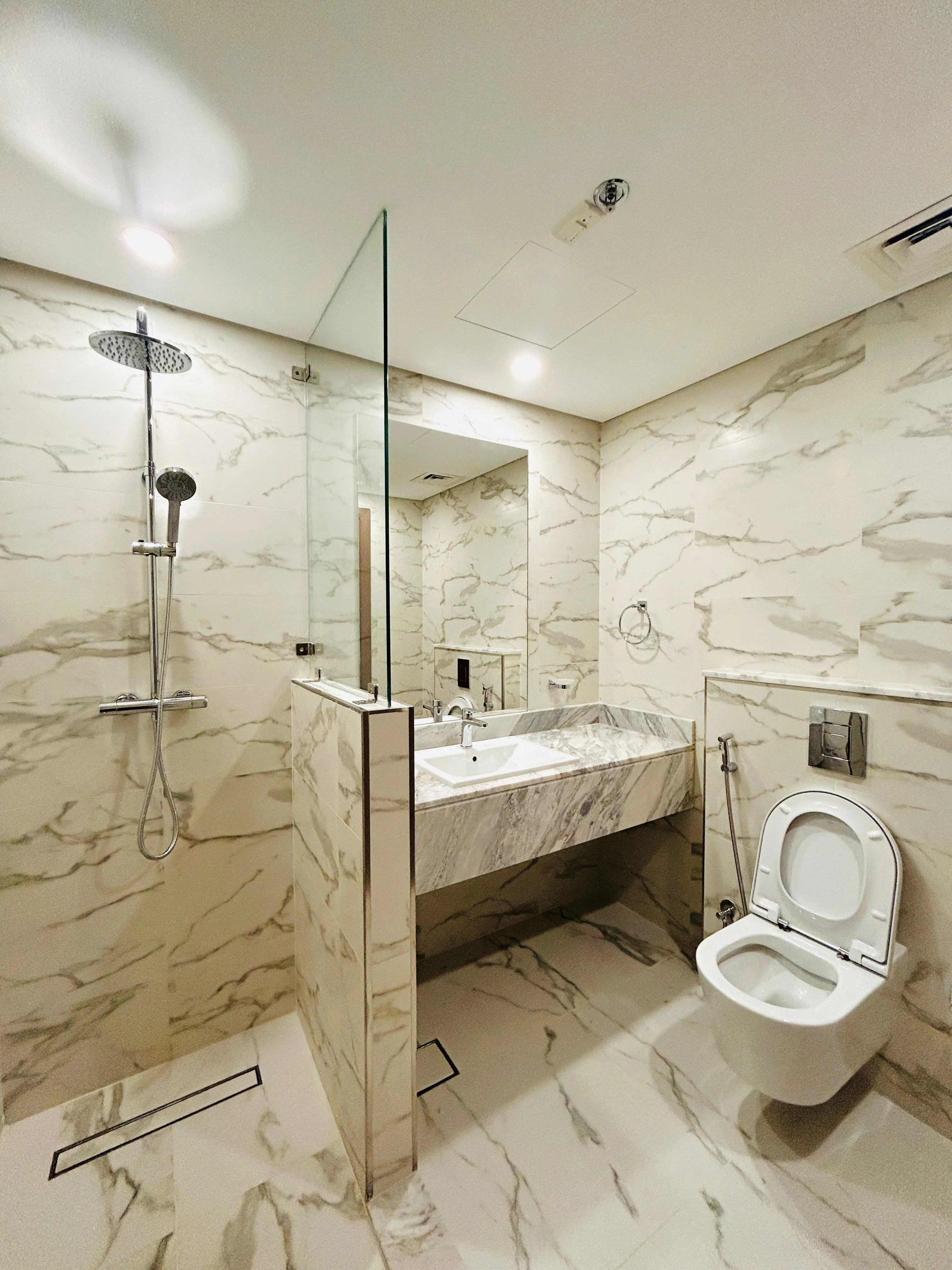 BRAND NEW 2 BEDROOM FULLY FURNISHED WITH BALCONY