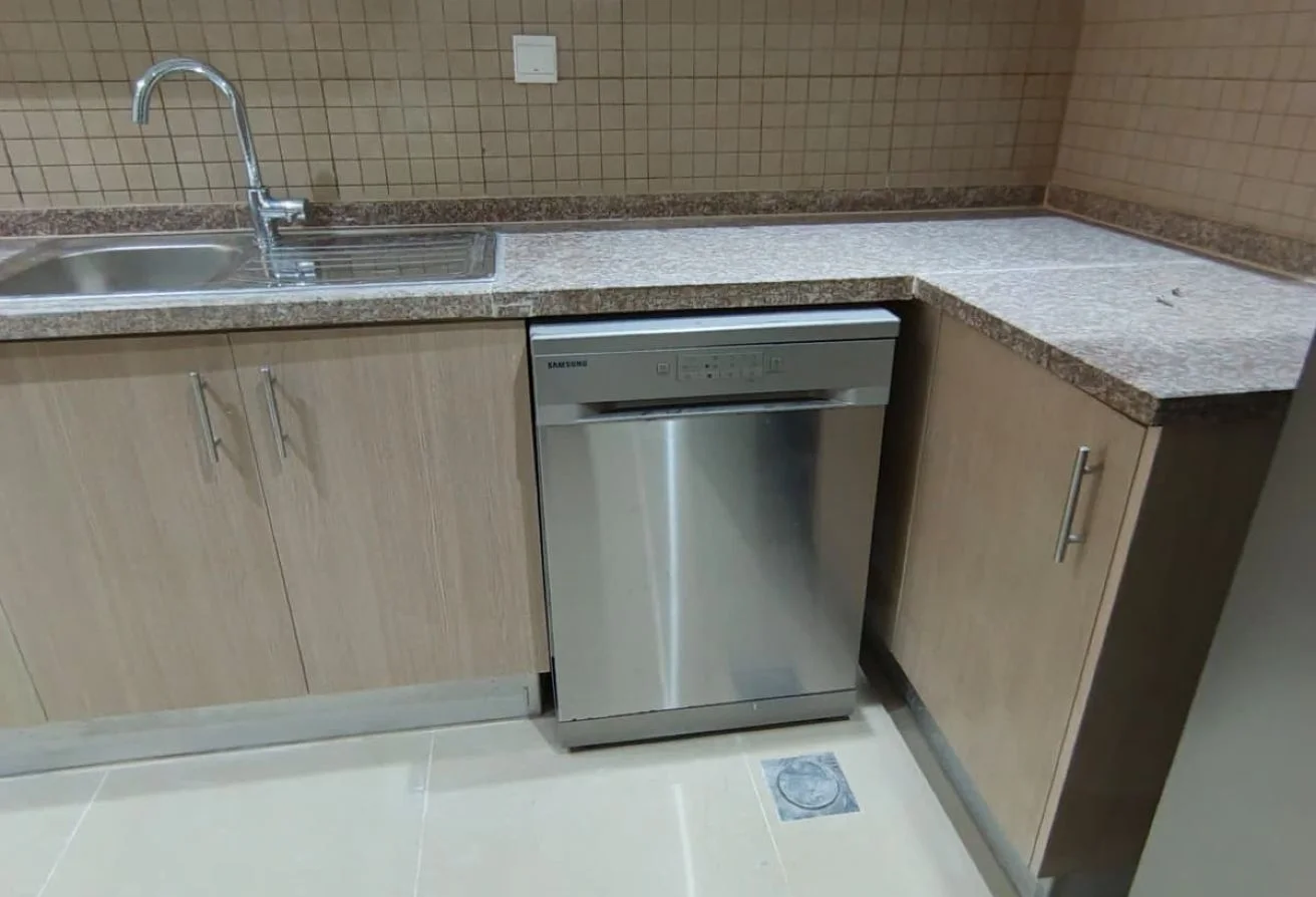LUXURY 2 BED ROOM PLUS OFFICE WITH 2 PARKING