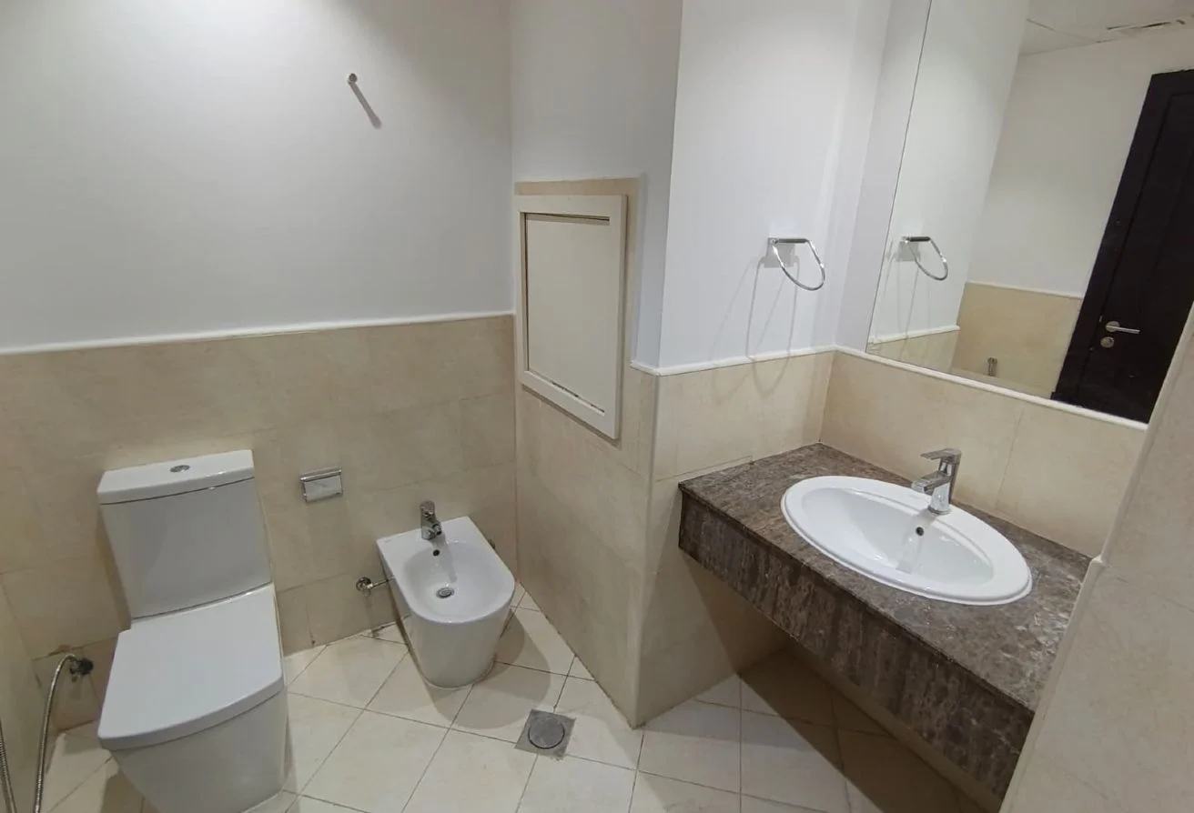 LUXURY 2 BED ROOM PLUS OFFICE WITH 2 PARKING