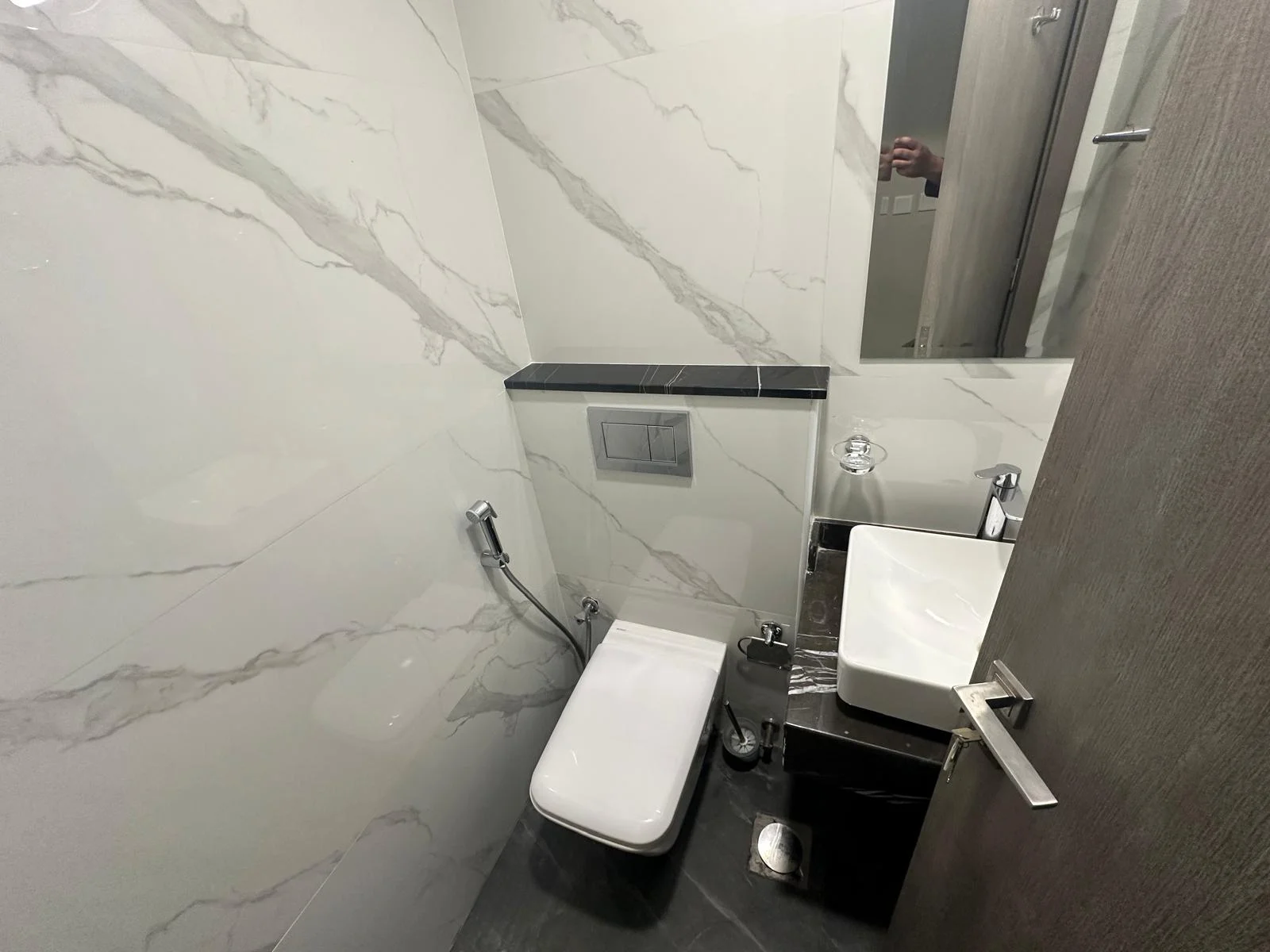 Beautiful furnished 2bhk apartments with bills