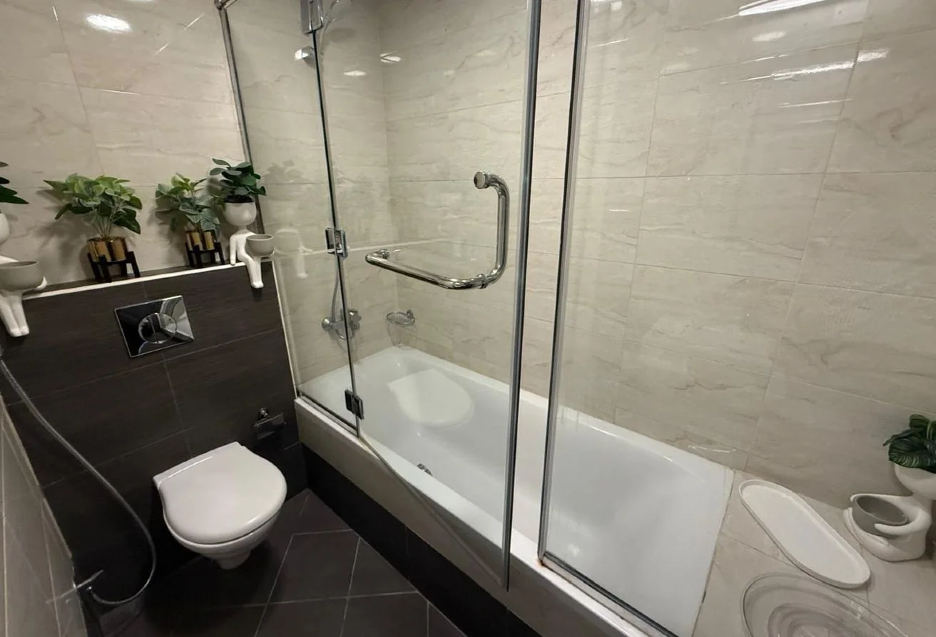 COZY 2 BHK UPGRADED UNIT WITH MAID IN FOXHILLS