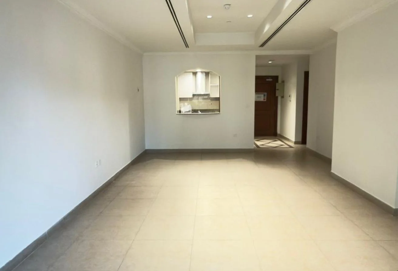 Spacious 1plus office in porto big lay out exclud