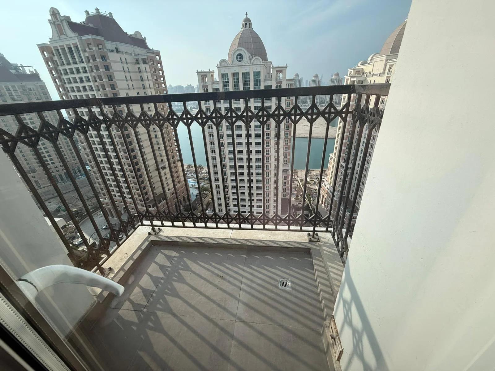 2 BHK +MAIDS ROOM OFFER PRICE 200 k LASS - view 1