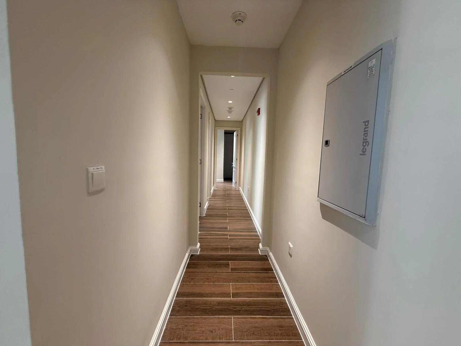 2 BHK +MAIDS ROOM   OFFER PRICE 200 k LASS