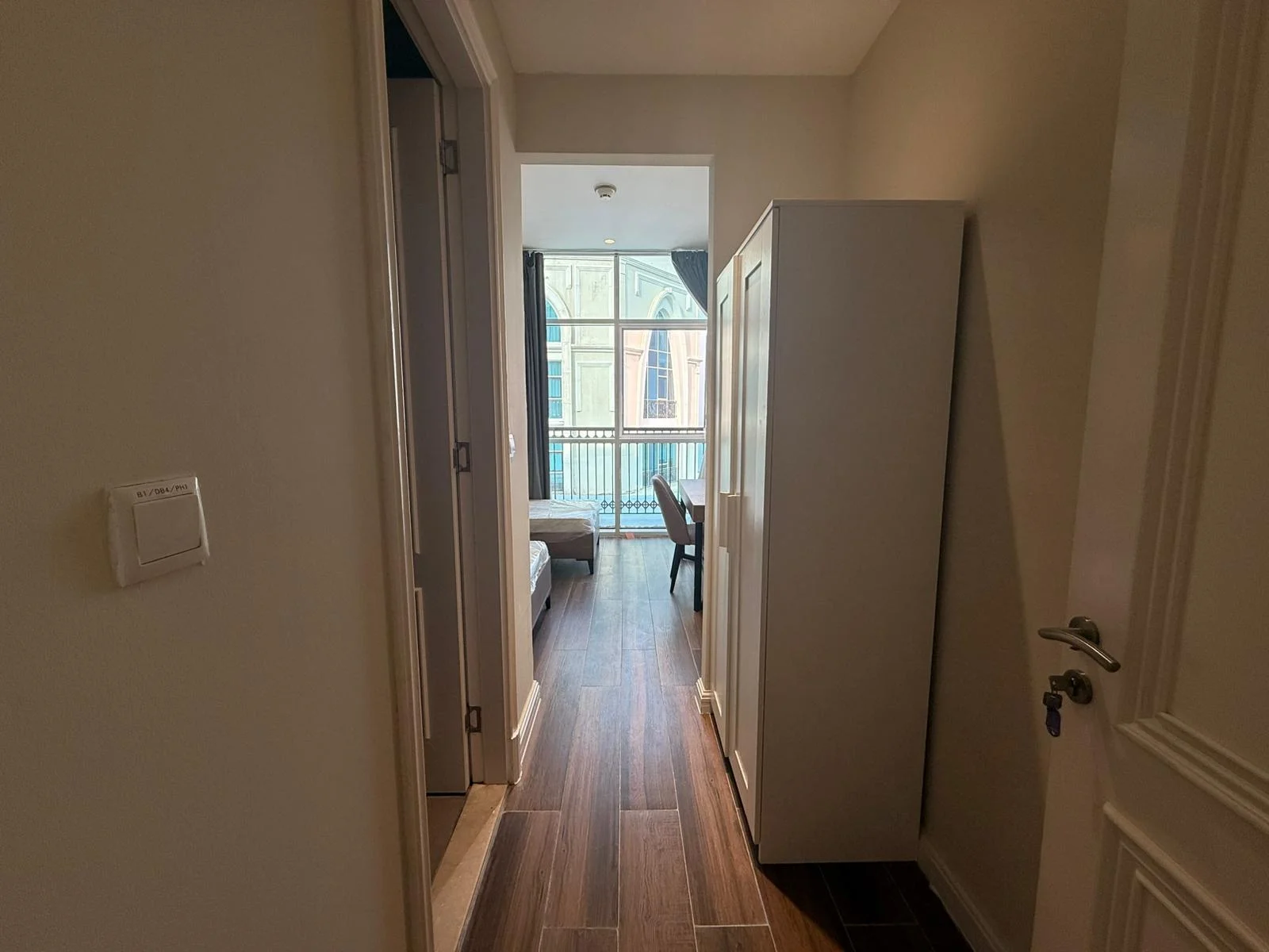 2 BHK +MAIDS ROOM   OFFER PRICE 200 k LASS