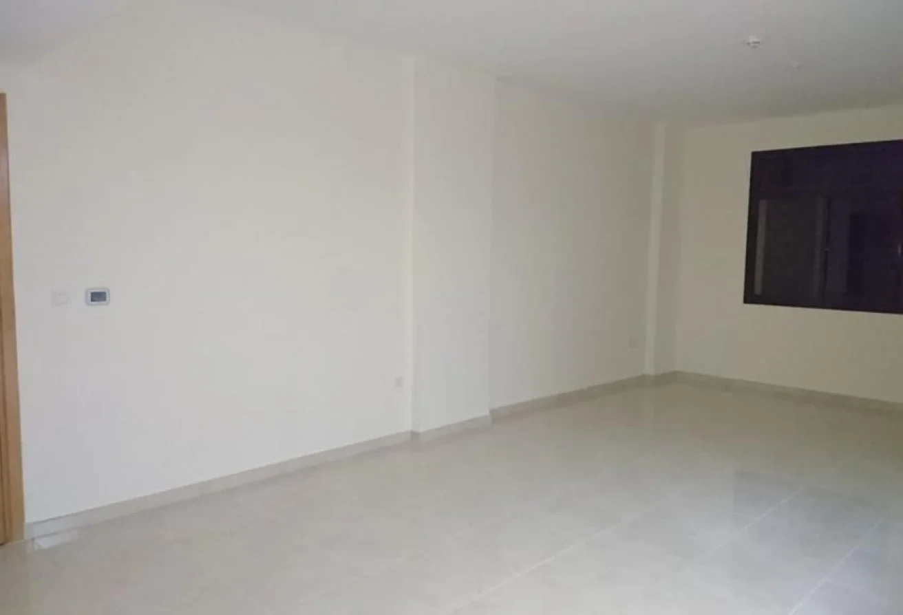ELEGANT 2 BHK BEST PRICE NEAR TO TRAMSTATION