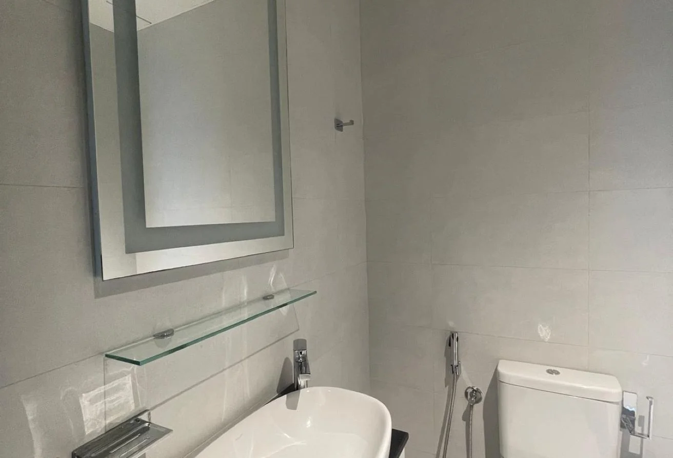 LAVISH 2 BED ROOMS APARTMENT IN BLOSSOM TOWER