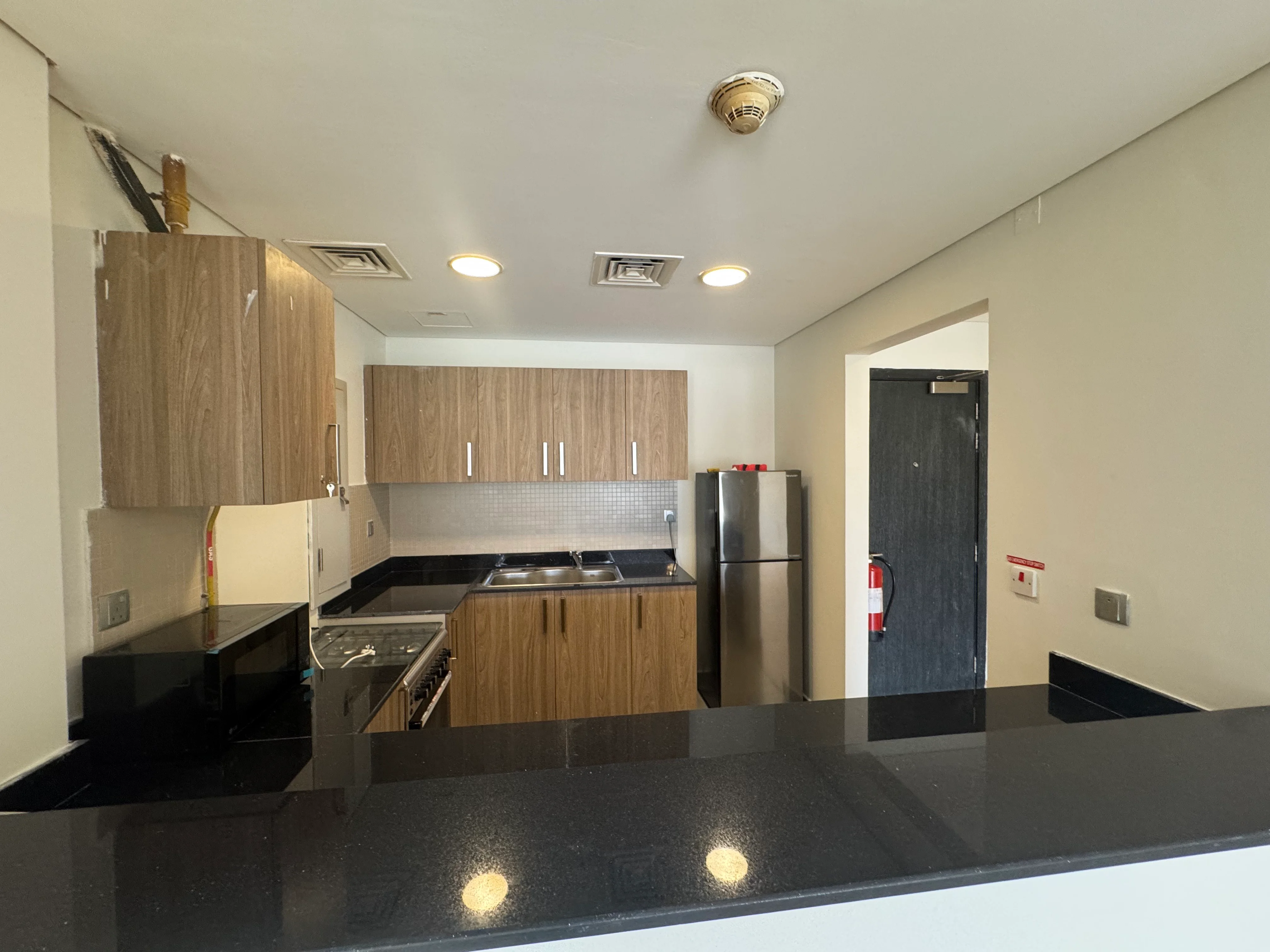 COZY 1 BEDROOM SEMI FURNISHED WITH BIG BALCONY