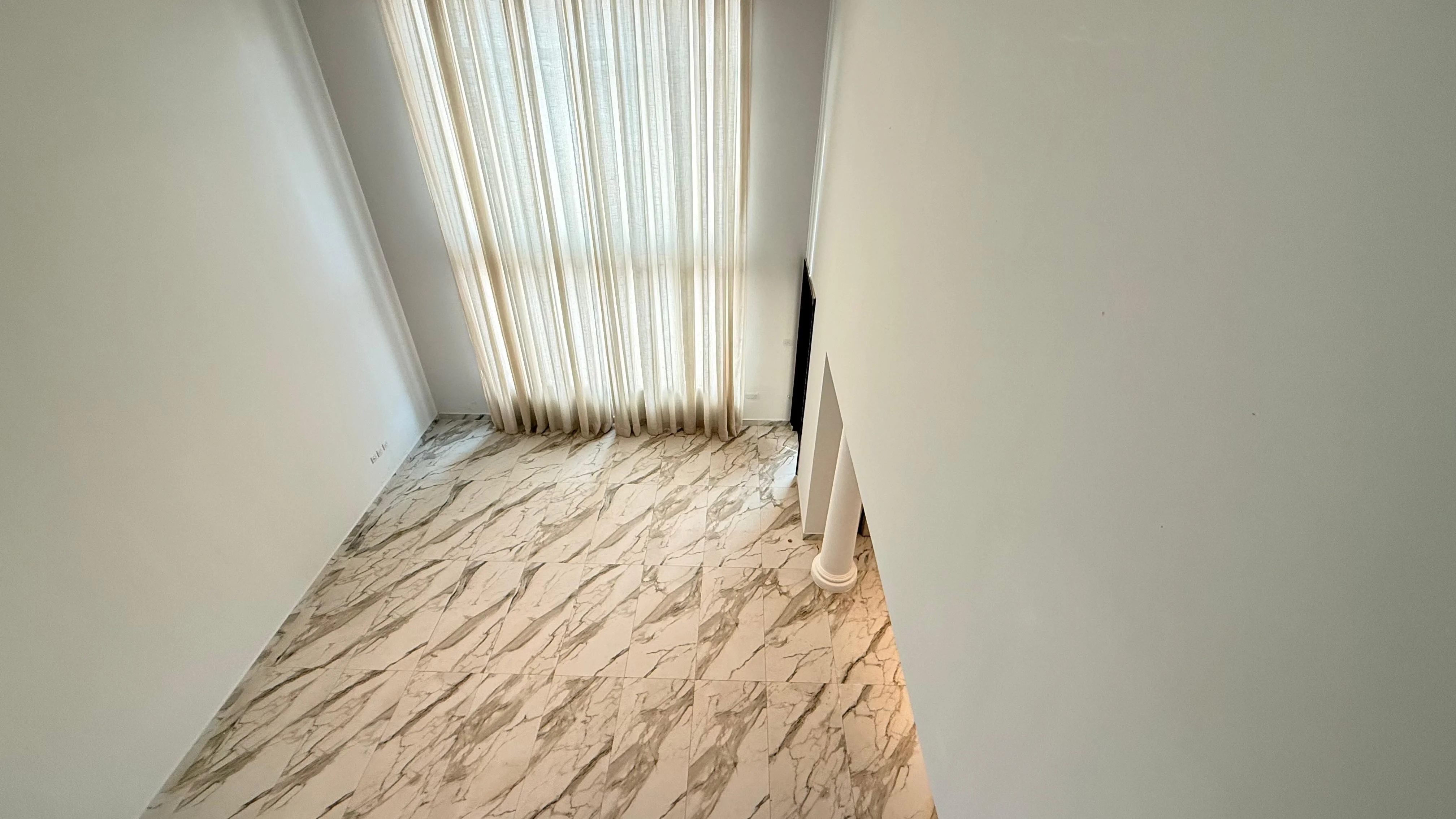 Luxury 4BHK+Maid Flat with Spacious Interior