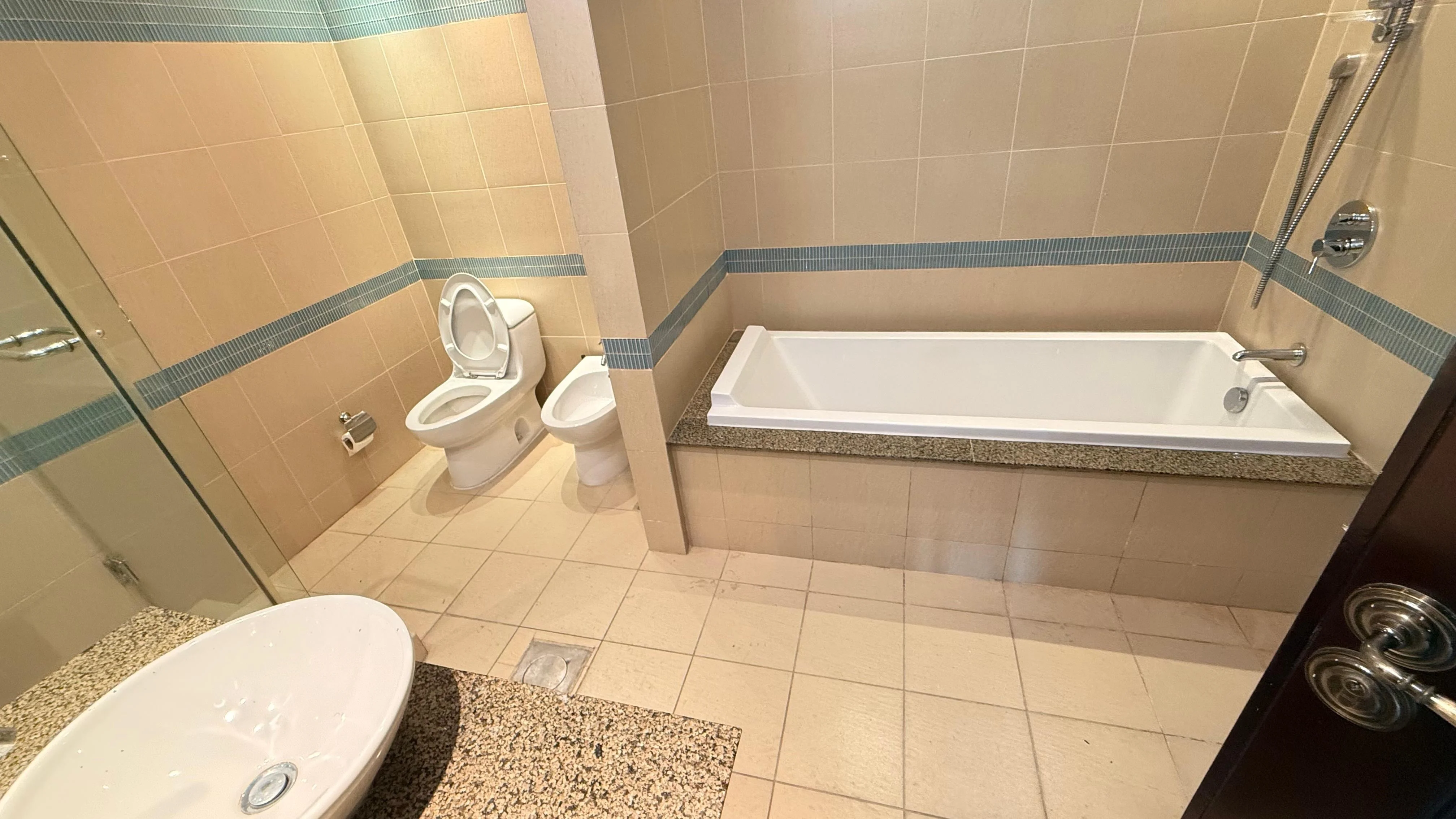 Luxury 4BHK+Maid Flat with Spacious Interior