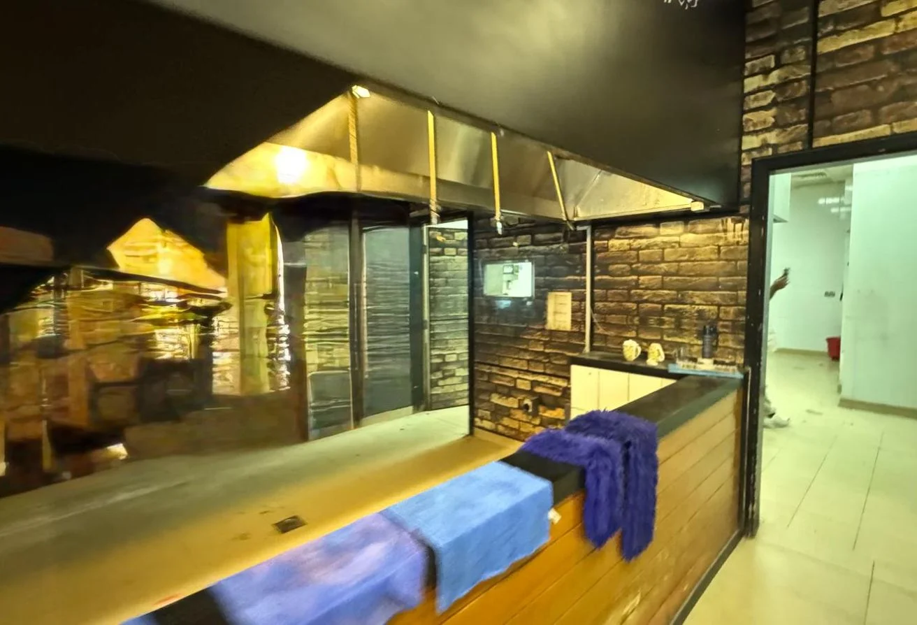 Fitted F&B Shop in Prime Retail Location No Key M