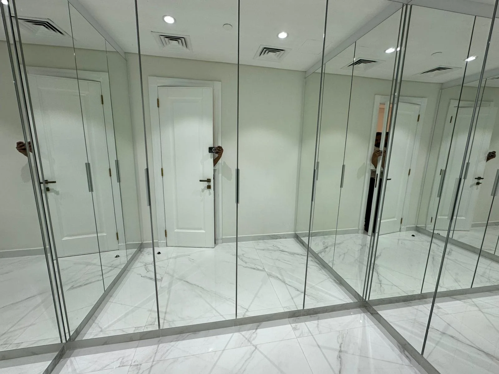 Upgraded Triplex Townhouse 4bedrooms for sale