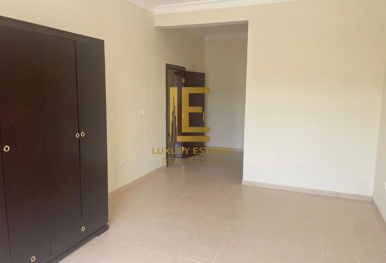 Executive Duplex villa | 5BR + Guest Suite Excl b