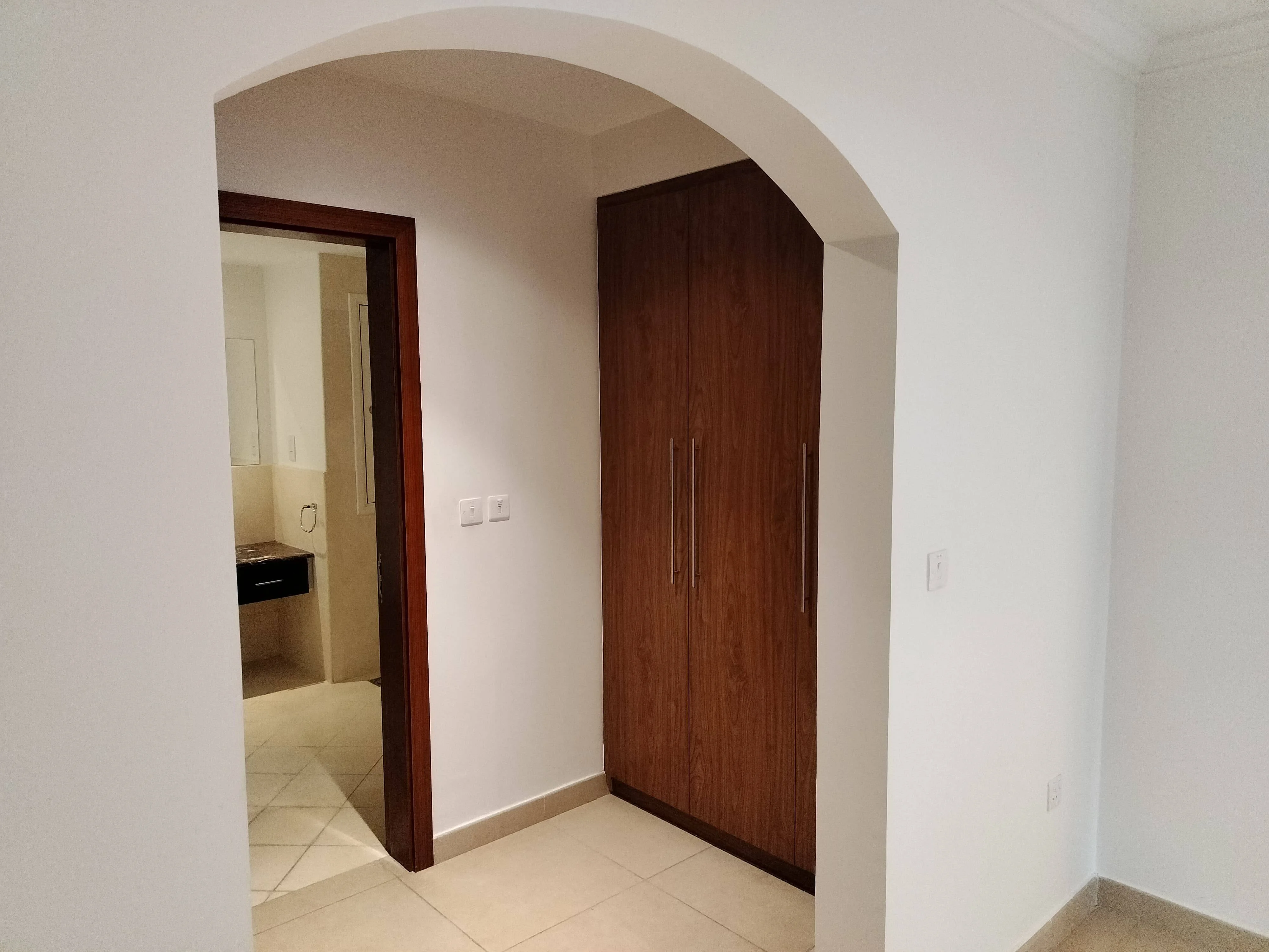 FREE ONE MONTH 1BEDROOM SEMI FURNISHED WITH MARINA