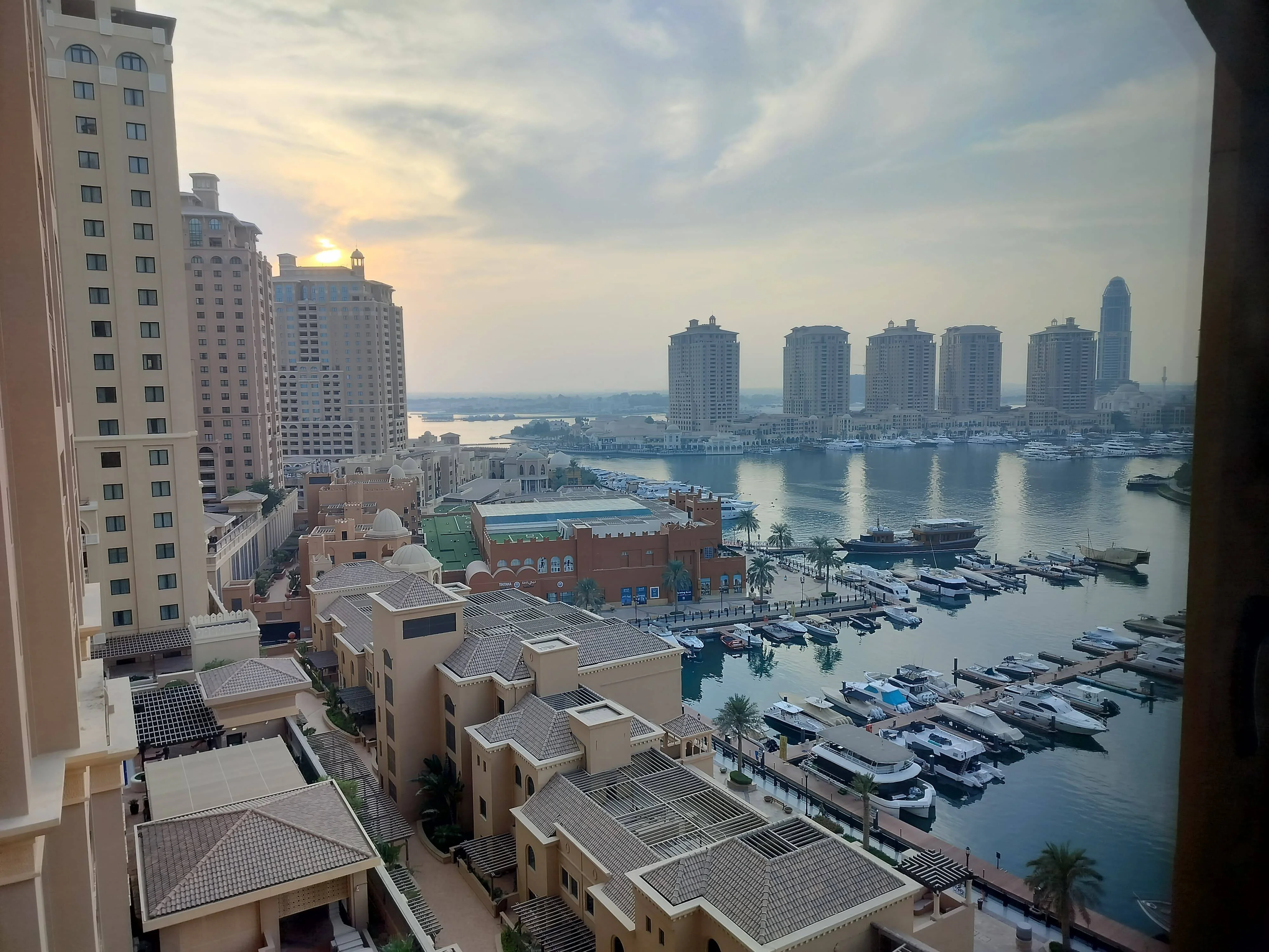 FREE ONE MONTH 1BEDROOM SEMI FURNISHED WITH MARINA