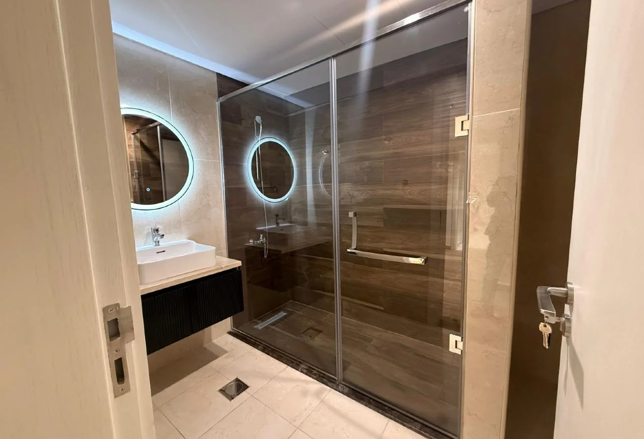 Elegant 2BHK Fully Furnished Brand New YasmenCity