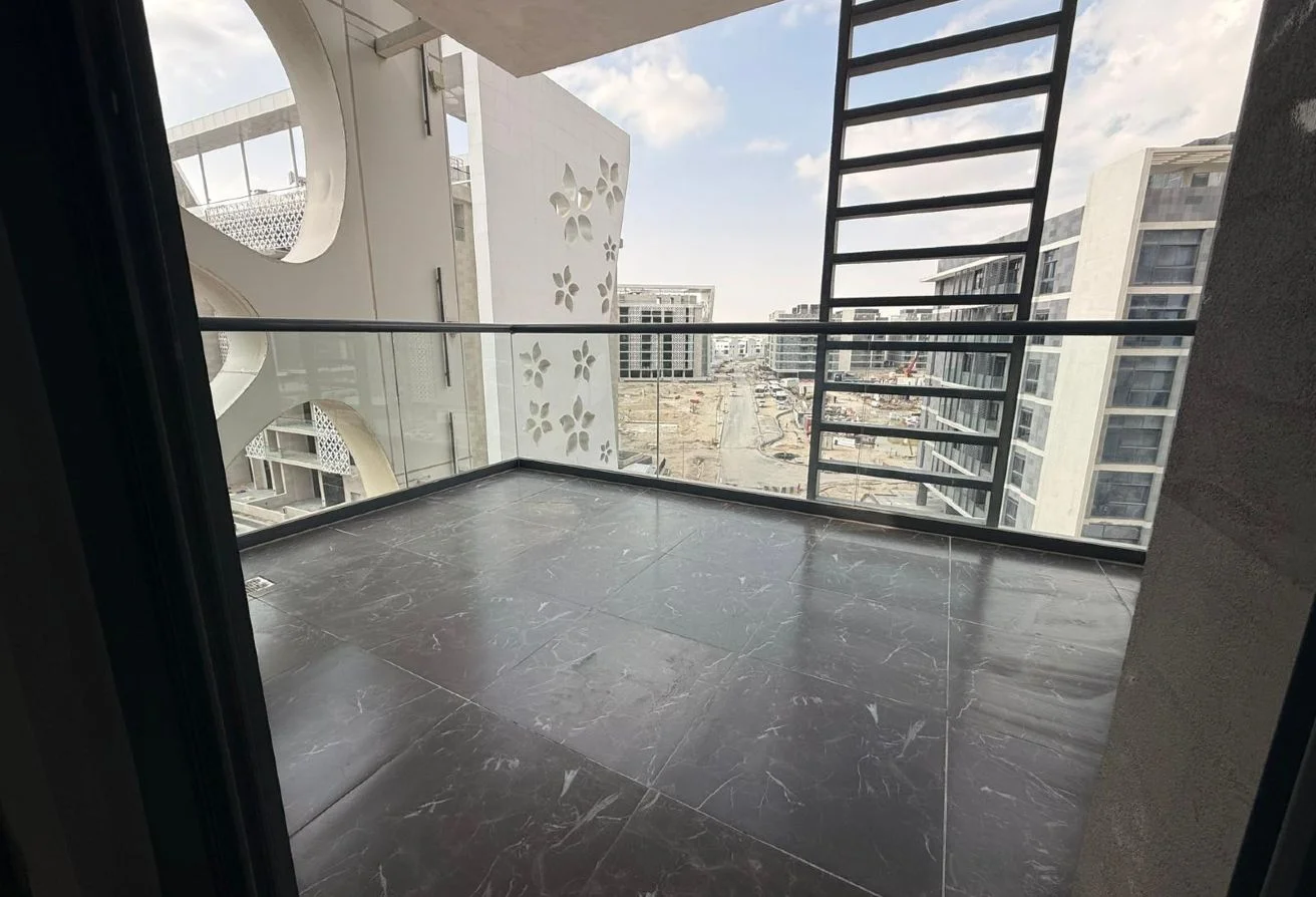 Elegant 2BHK Fully Furnished Brand New YasmenCity