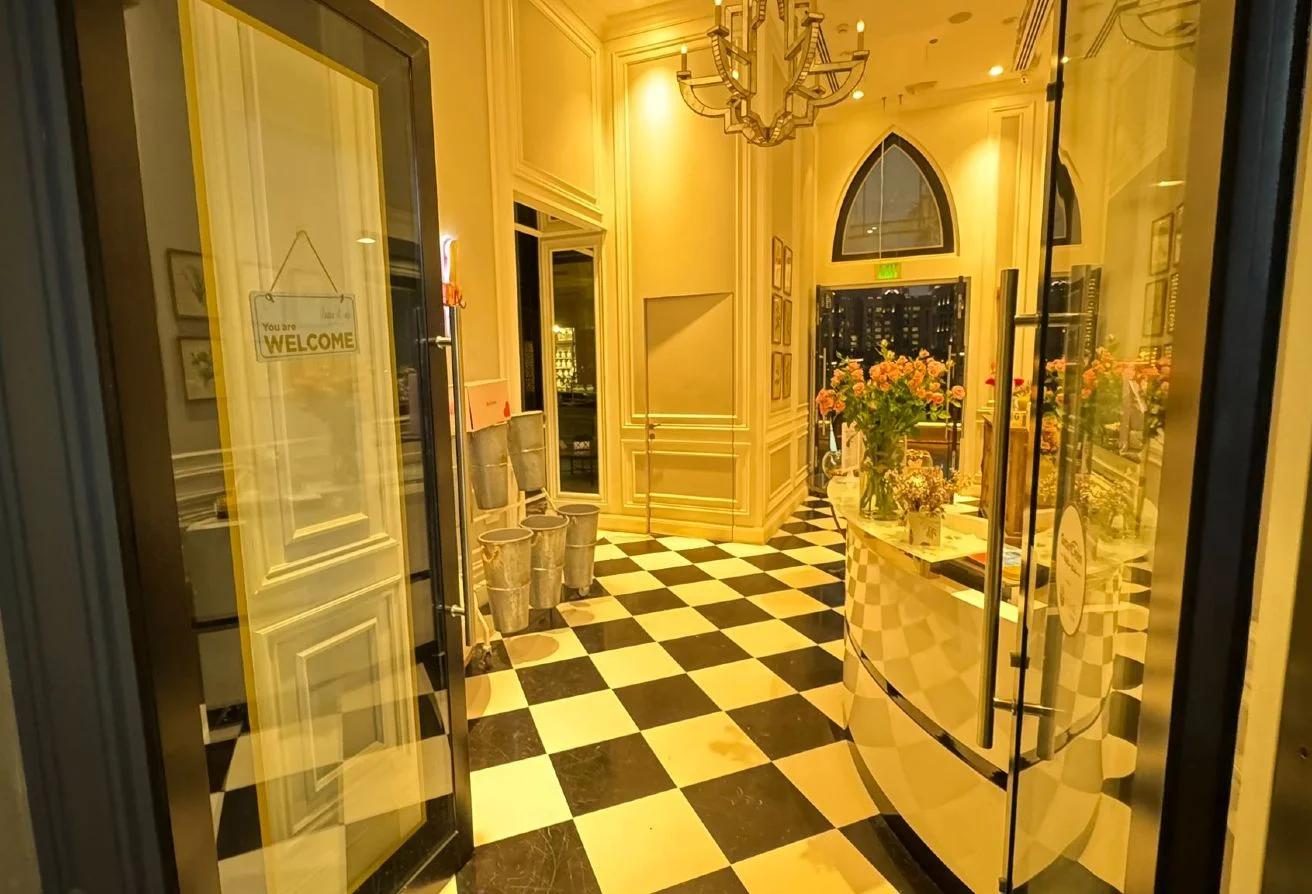 Turnkey Caffe & flower Shop/pearl Transfer, lease