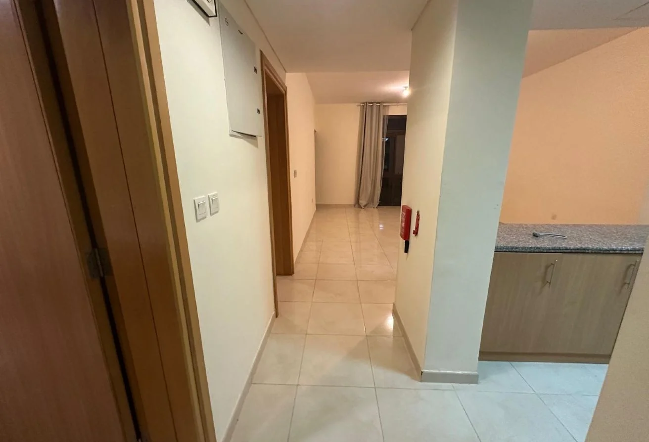 Modern Semi-Furnished 1BHK Apartment – 5,500 QAR