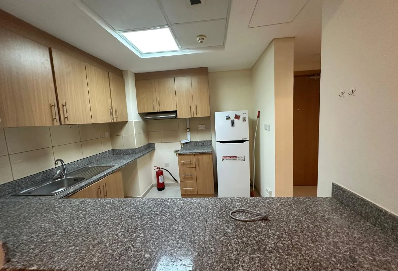 Modern Semi-Furnished 1BHK Apartment – 5,500 QAR