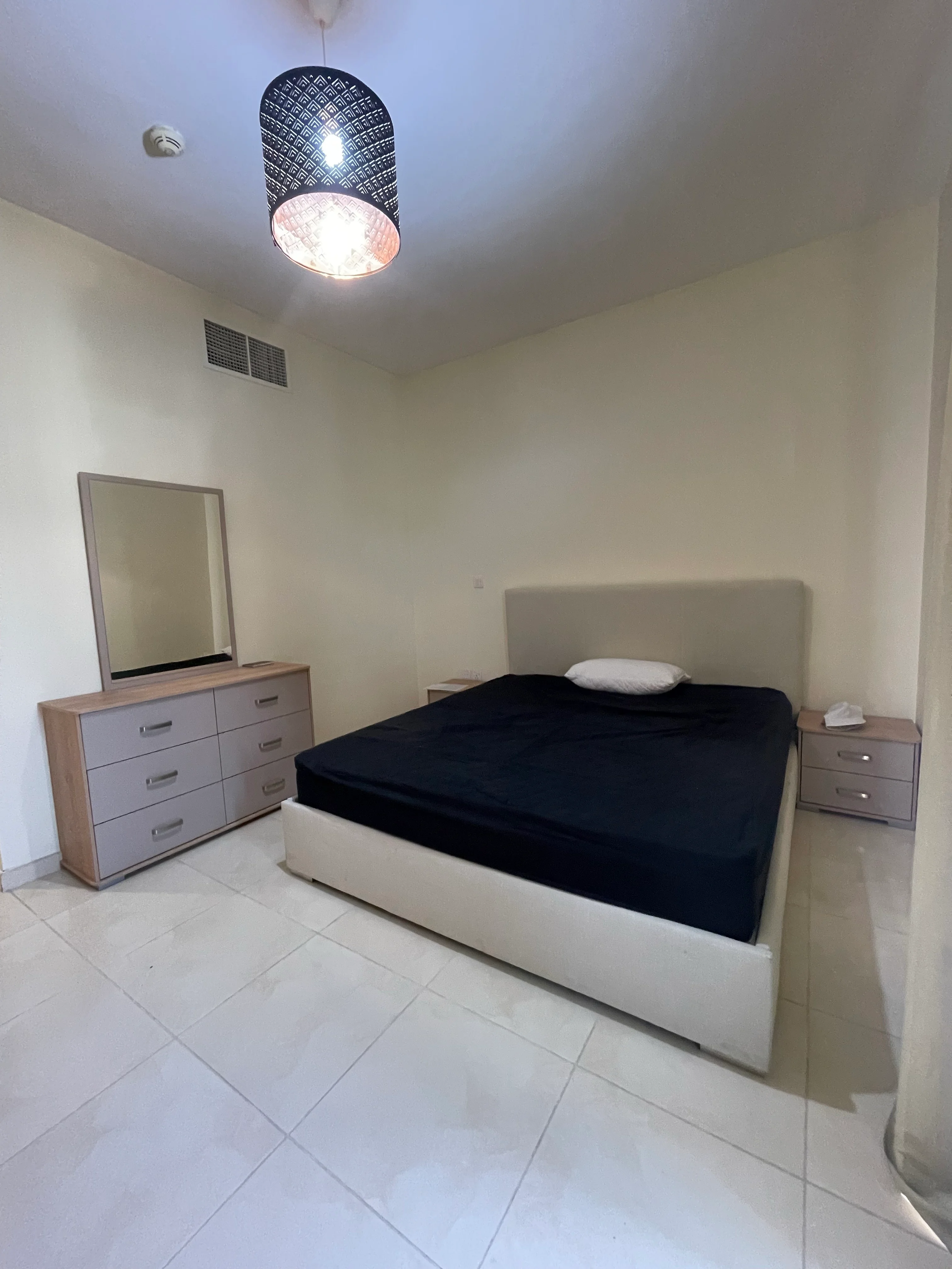 LAVISH 1 BEDROOM APARTMENT FULLY FURNISHED BALCONY