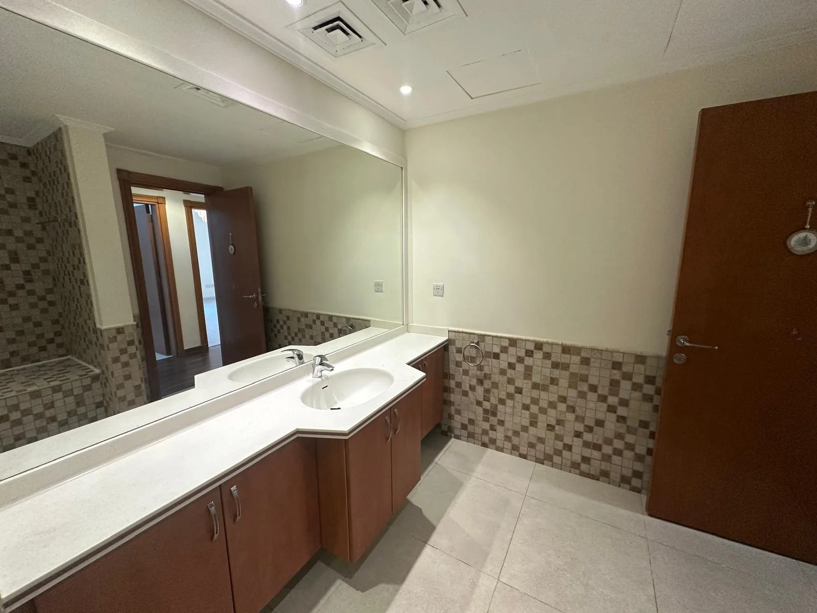 Double living room 3bedroom with maid for sale