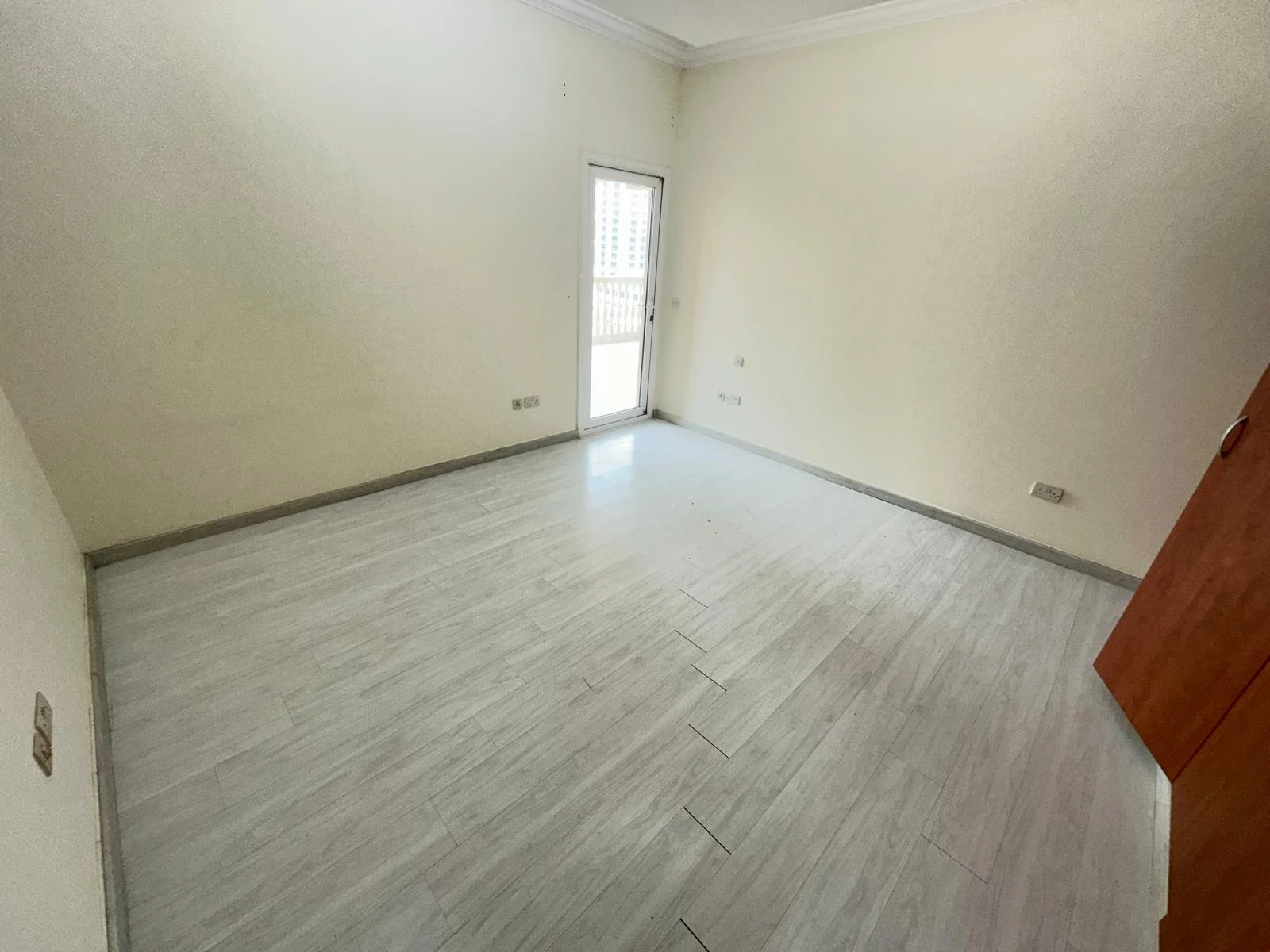 Double living room 3bedroom with maid for sale