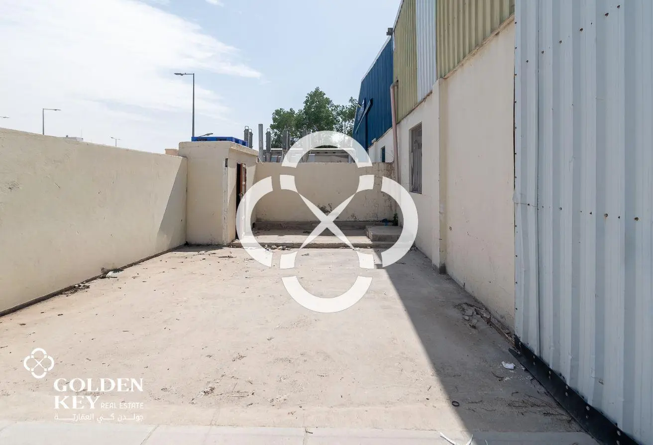 General Warehouse with 5 Rooms | Industrial Area