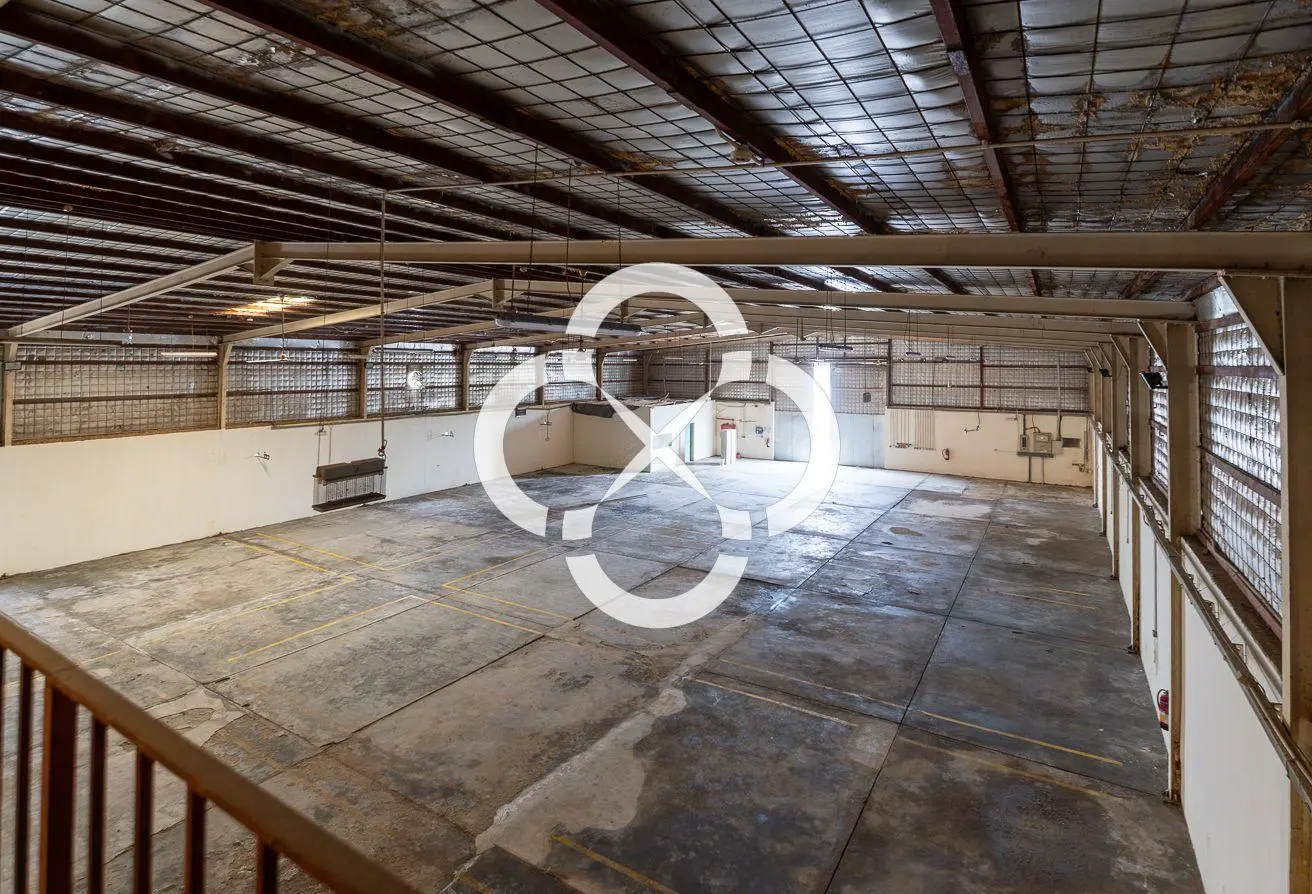 Spacious Warehouse with Cold Storage and Offices - view 1