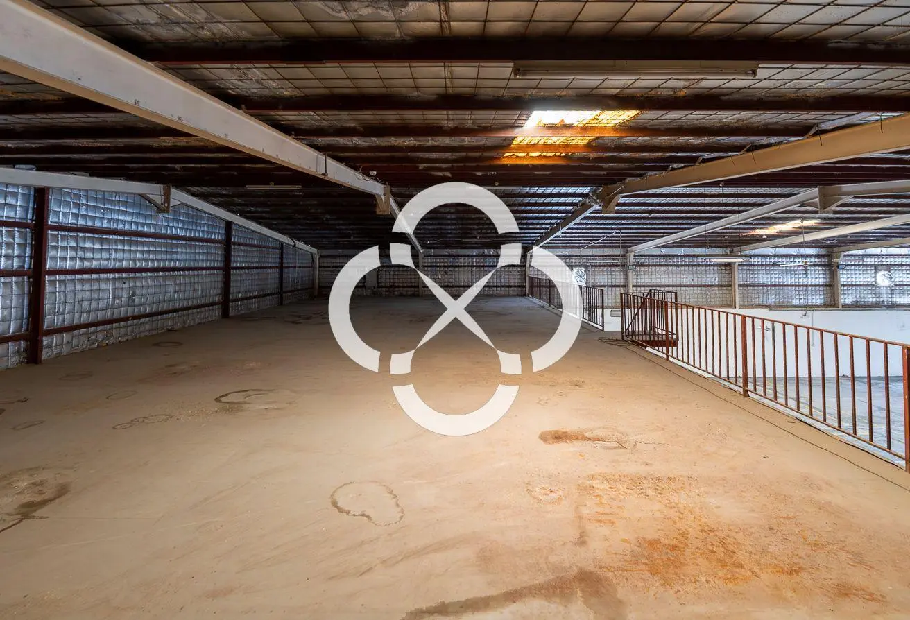 Spacious Warehouse with Cold Storage and Offices
