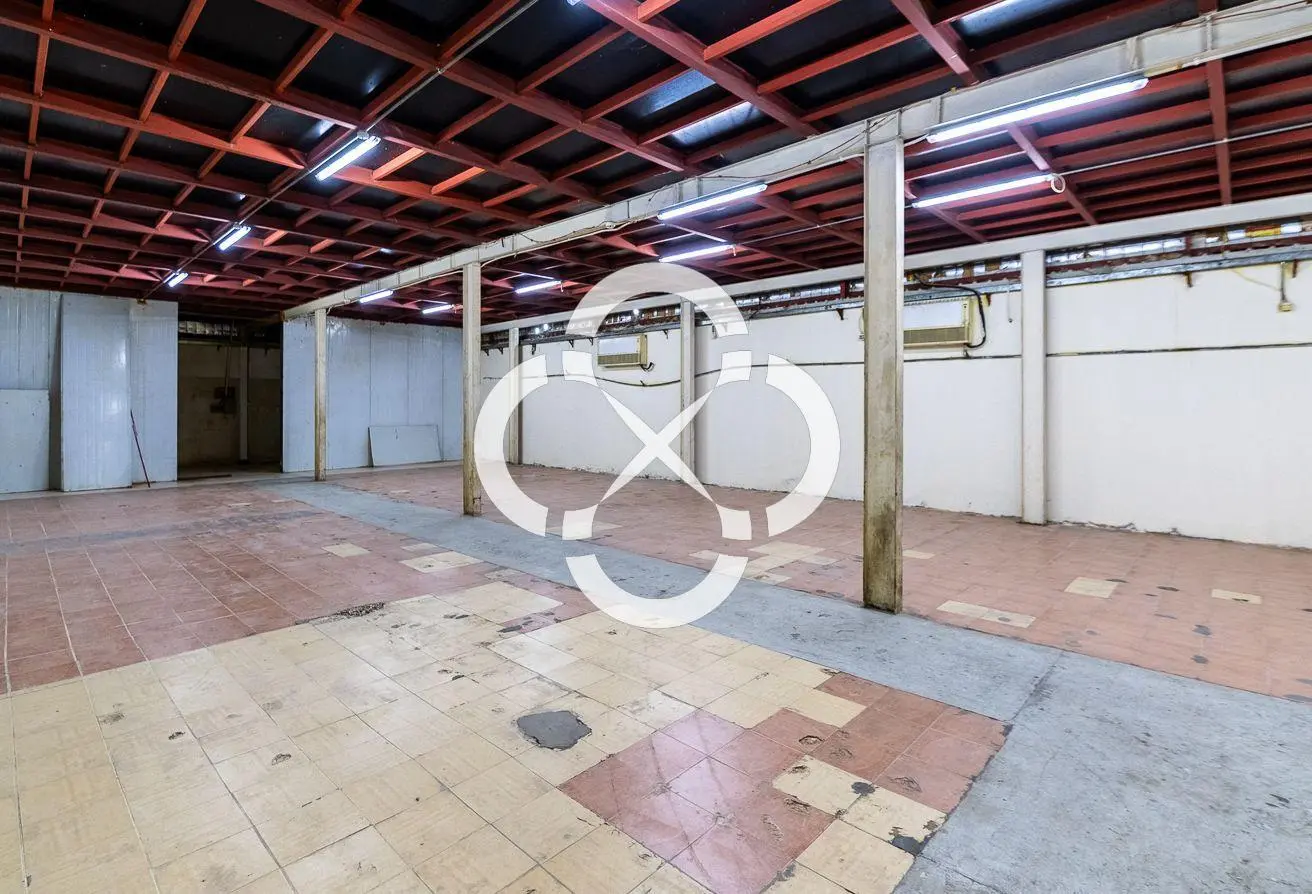 Spacious Warehouse with Cold Storage and Offices