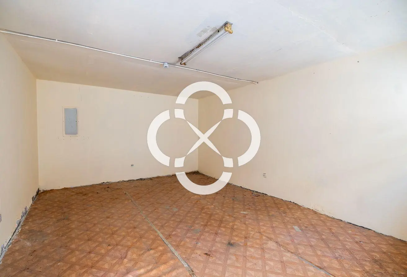 Spacious Warehouse with Cold Storage and Offices