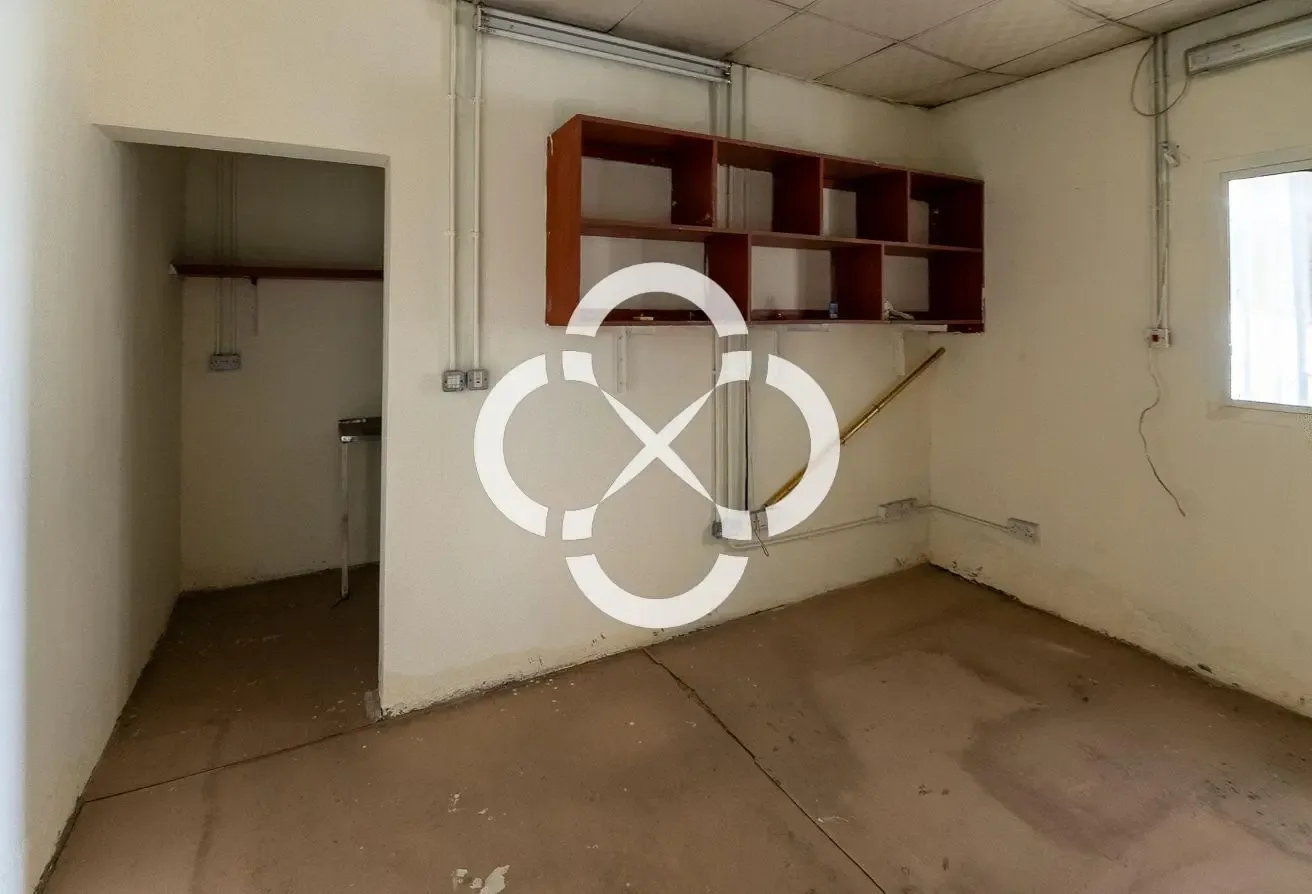 Spacious Warehouse with Cold Storage and Offices