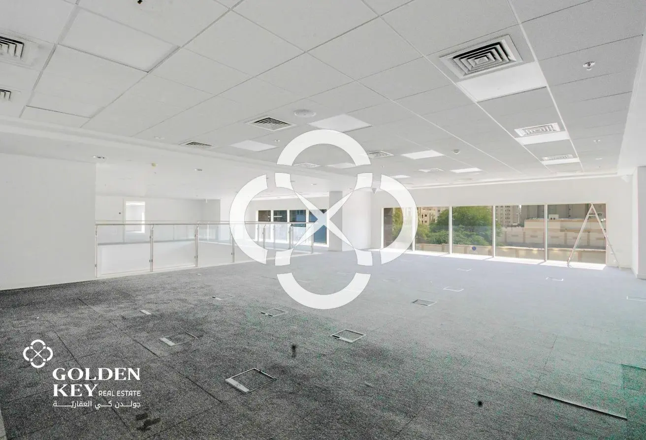 High-Visibility Showroom – Ground + Mezzanine - view 1