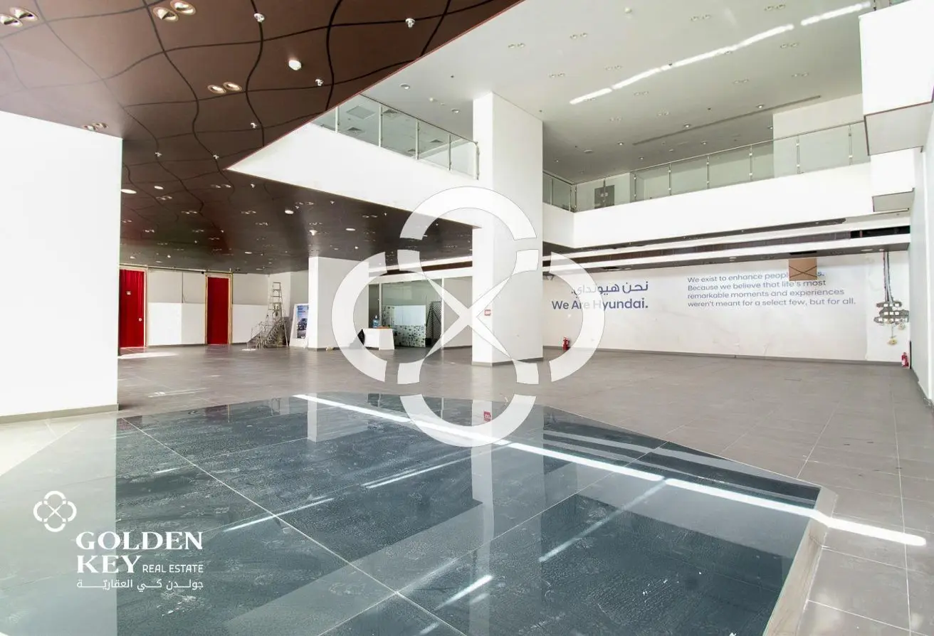 High-Visibility Showroom – Ground + Mezzanine - view 2