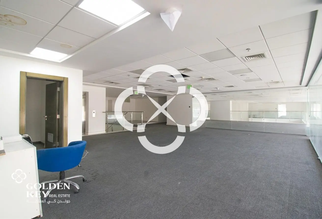 High-Visibility Showroom – Ground + Mezzanine