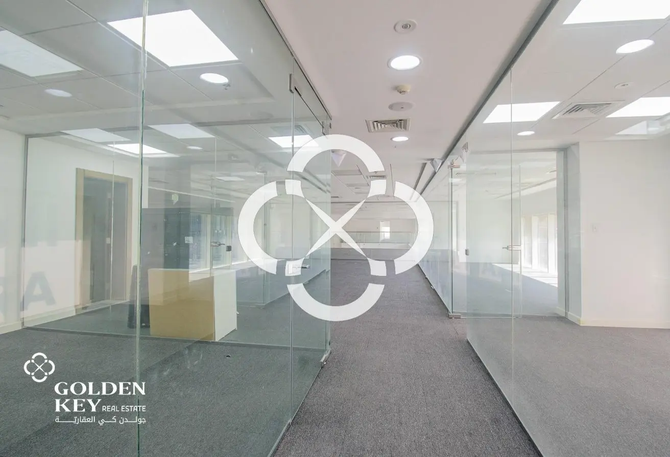 High-Visibility Showroom – Ground + Mezzanine