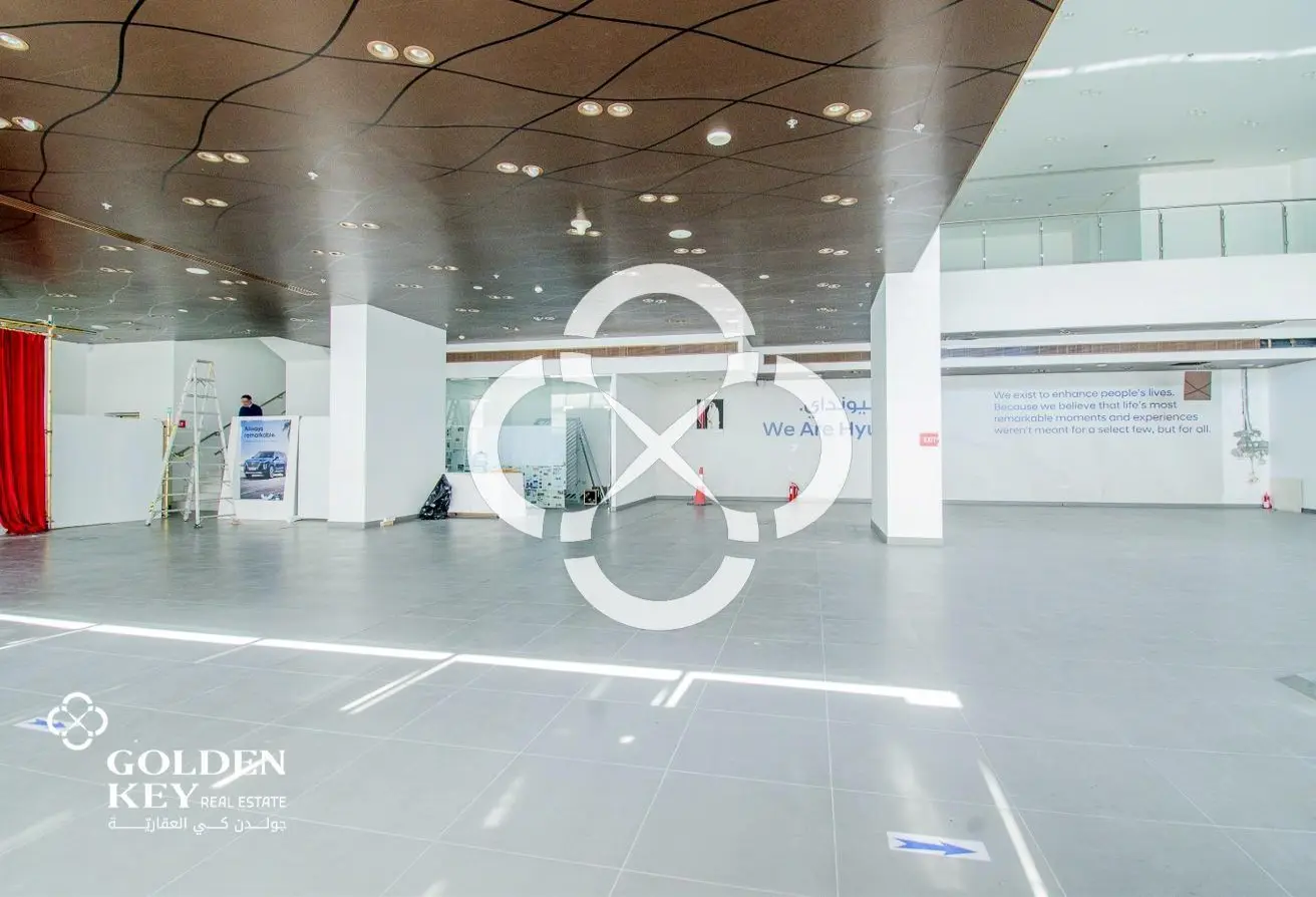 High-Visibility Showroom – Ground + Mezzanine