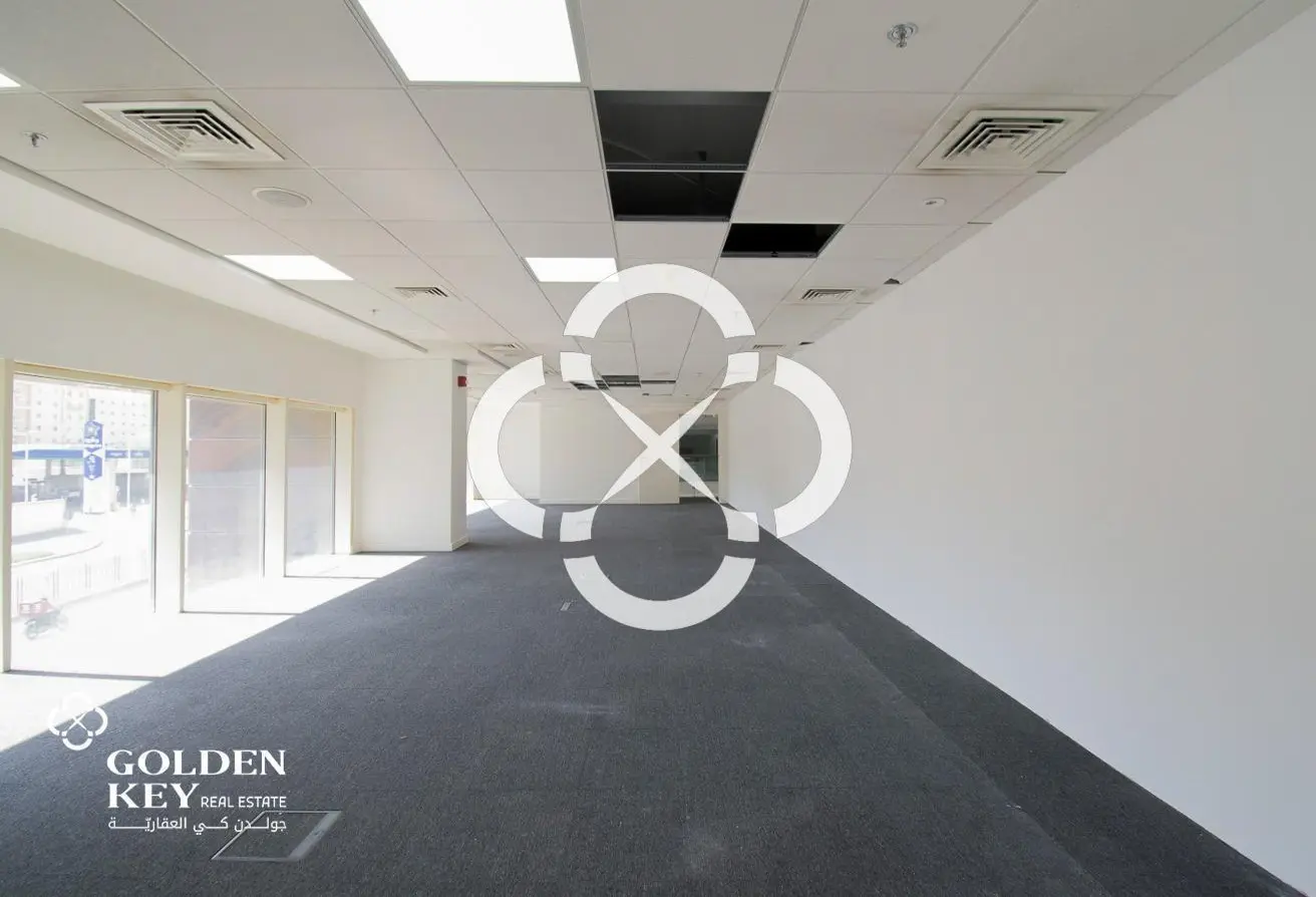 High-Visibility Showroom – Ground + Mezzanine