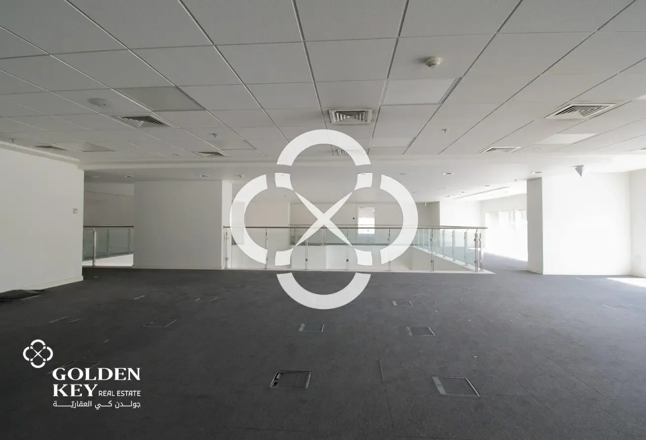 High-Visibility Showroom – Ground + Mezzanine