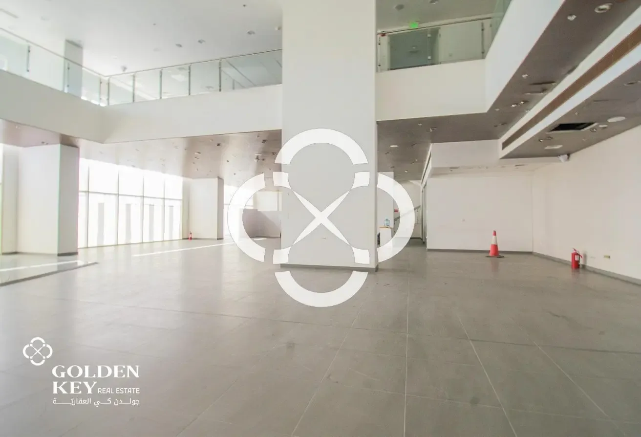 High-Visibility Showroom – Ground + Mezzanine
