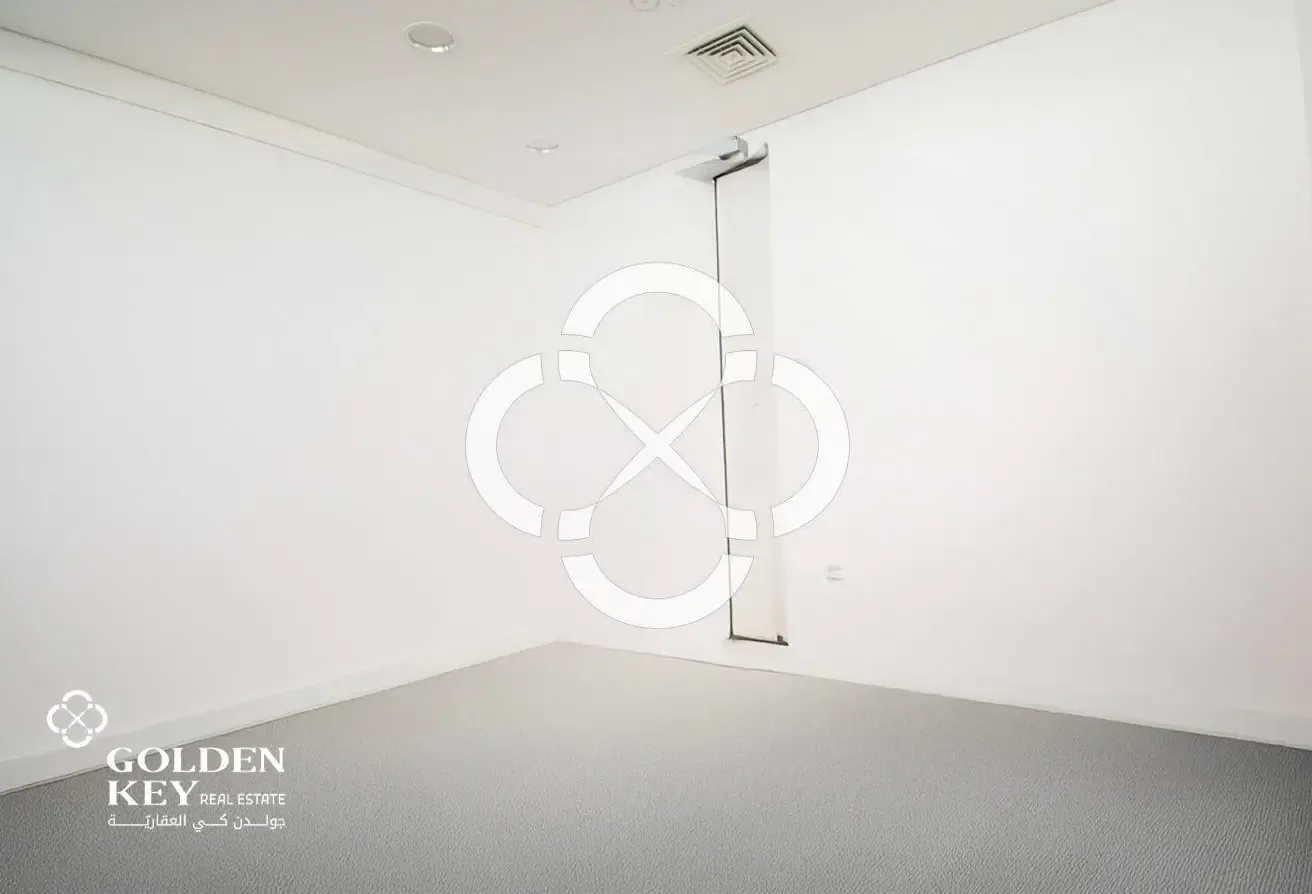 High-Visibility Showroom – Ground + Mezzanine