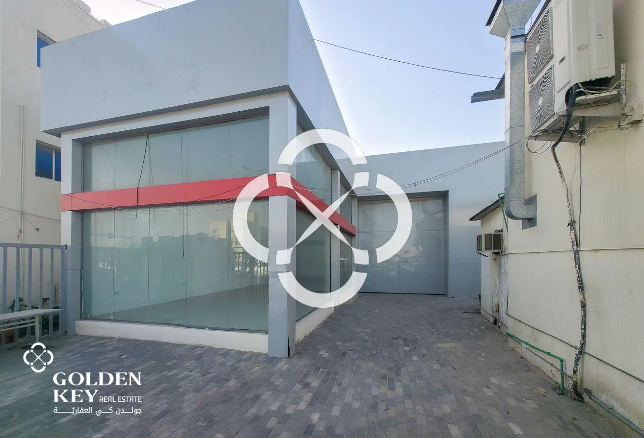 Well-Designed Workshop Space with Modern Offices - view 2