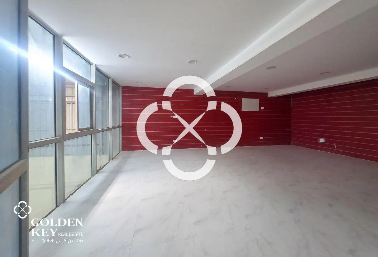 Well-Designed Workshop Space with Modern Offices