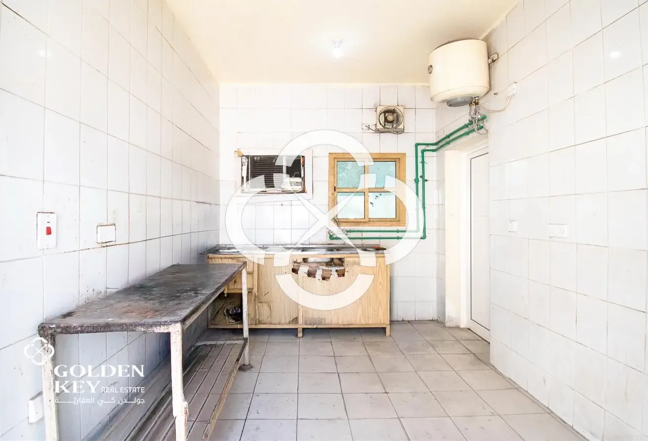 General Store + Rooms | 2000 SQM | Prime Location
